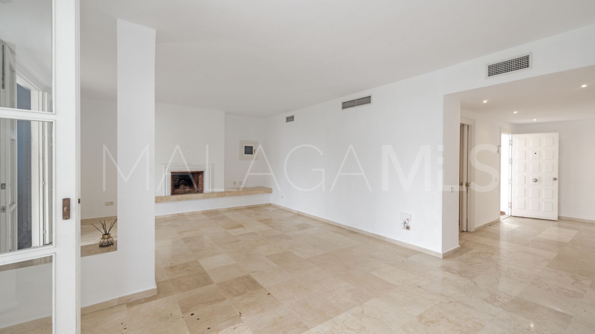 Se vende apartamento with 3 bedrooms in Jardines de las Golondrinas