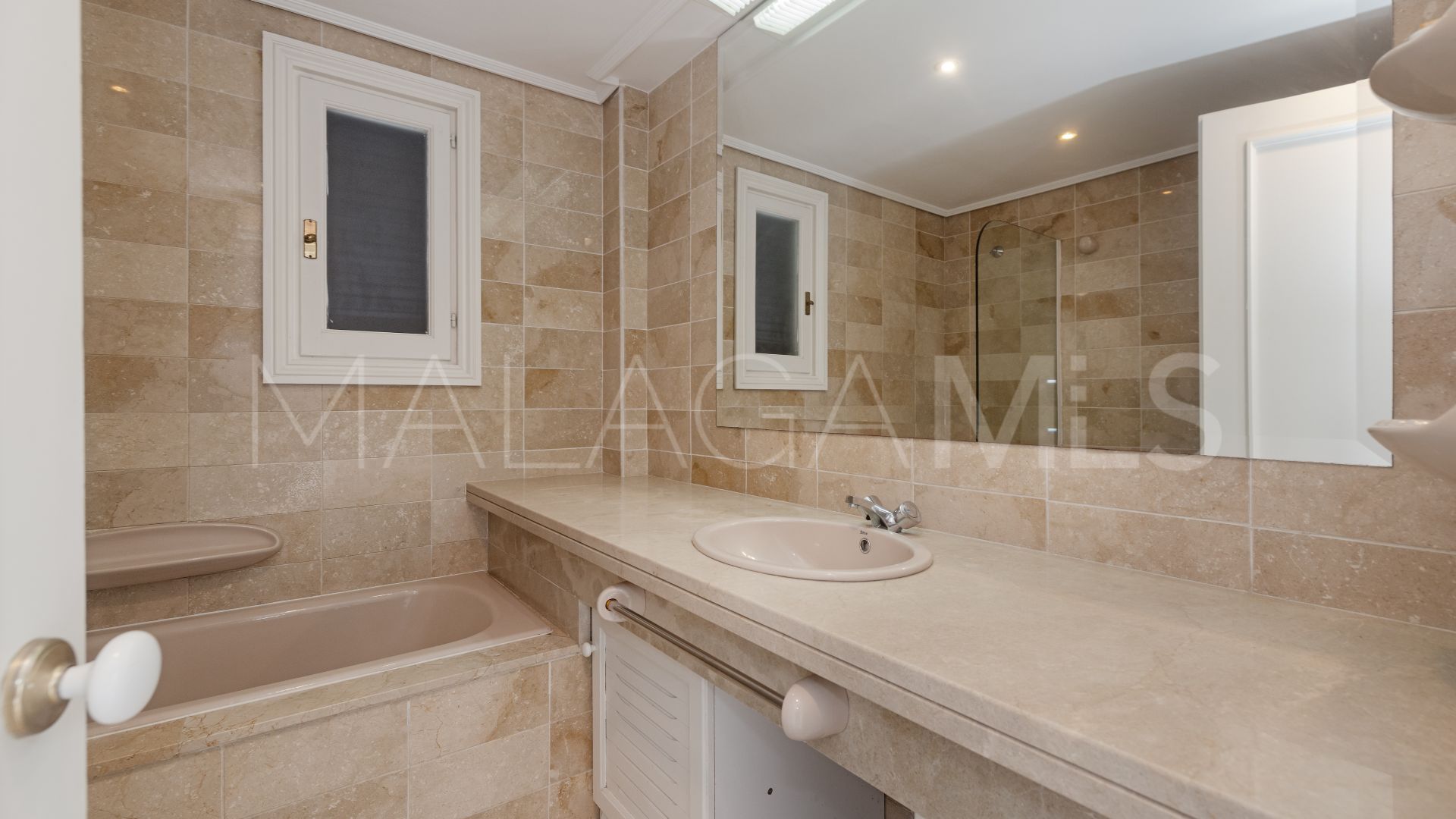 Se vende apartamento with 3 bedrooms in Jardines de las Golondrinas