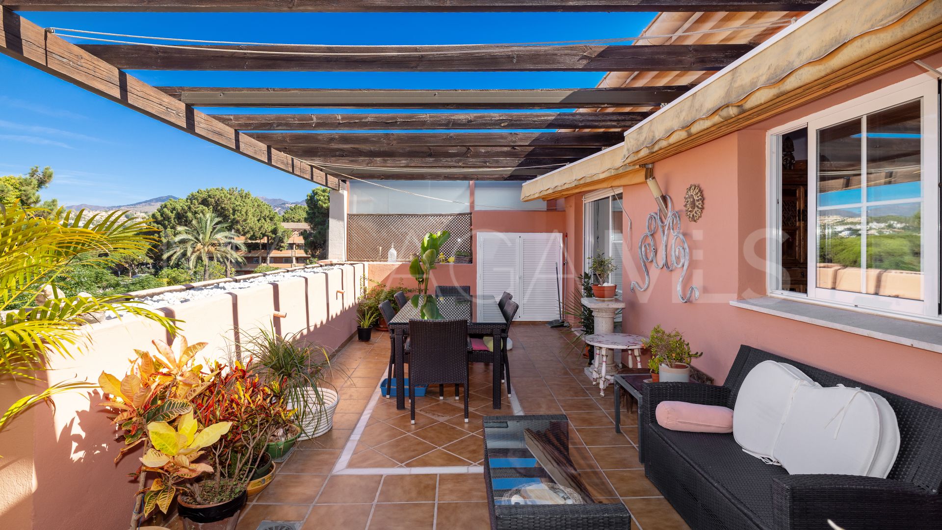 Takvåning for sale in Elviria