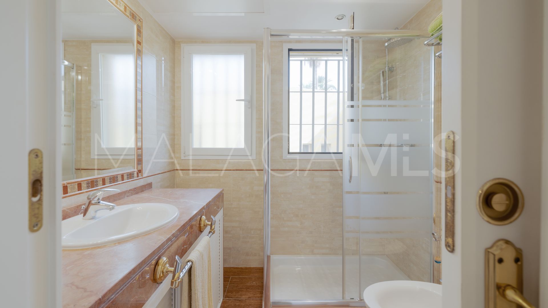 Parhus for sale in La Merced