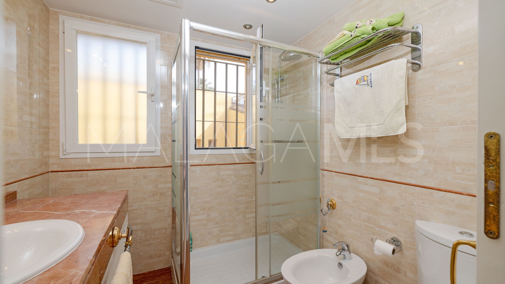 Parhus for sale in La Merced