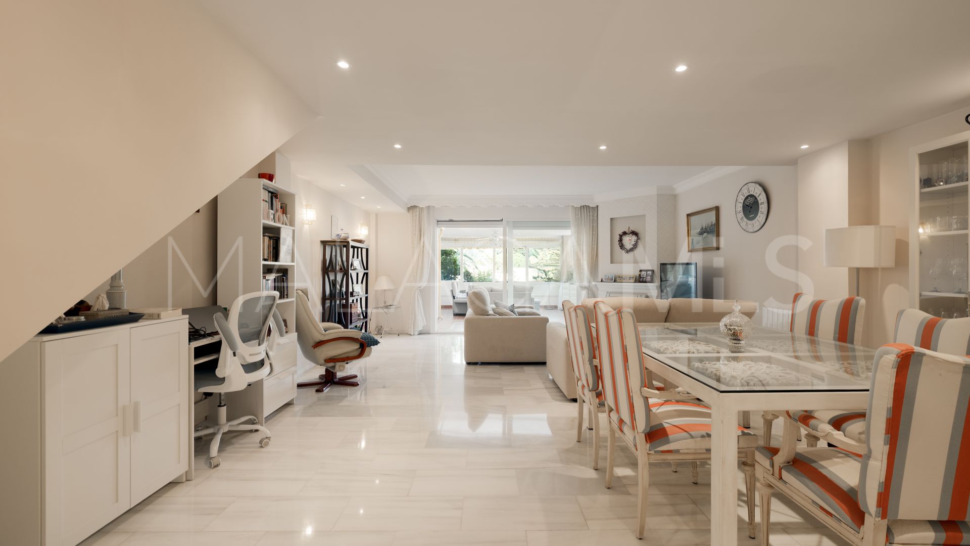 Parhus for sale in La Merced
