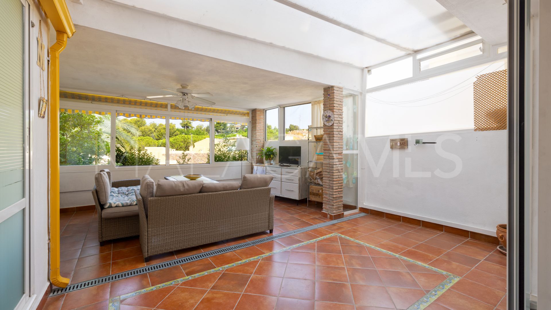 Parhus for sale in La Merced