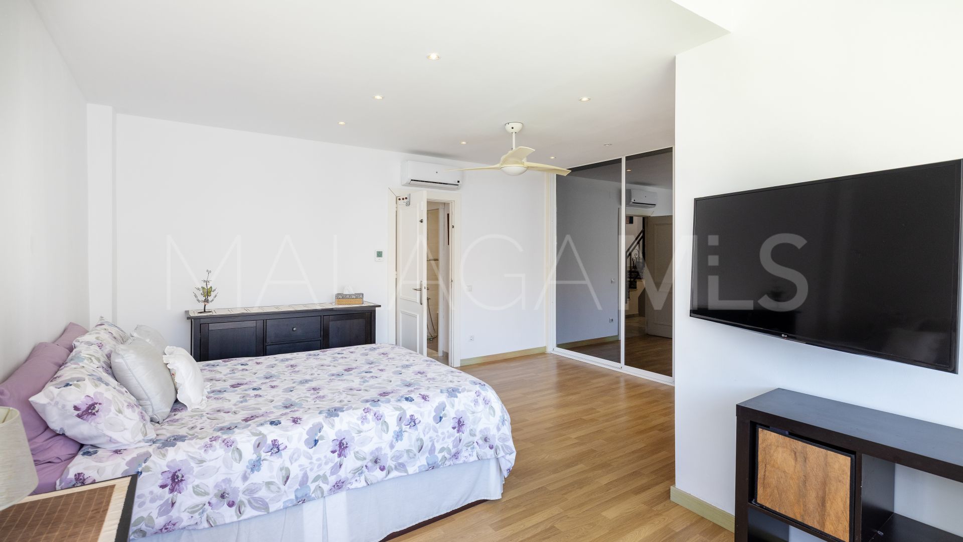 Adosado a la venta in Las Chapas with 4 bedrooms