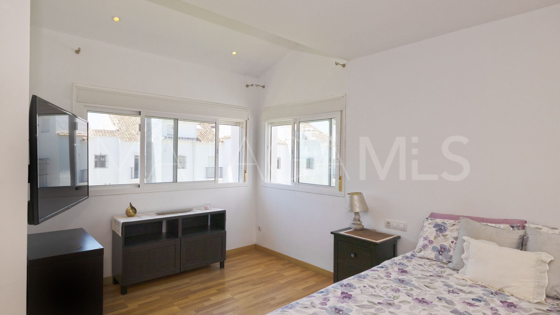 Adosado a la venta in Las Chapas with 4 bedrooms