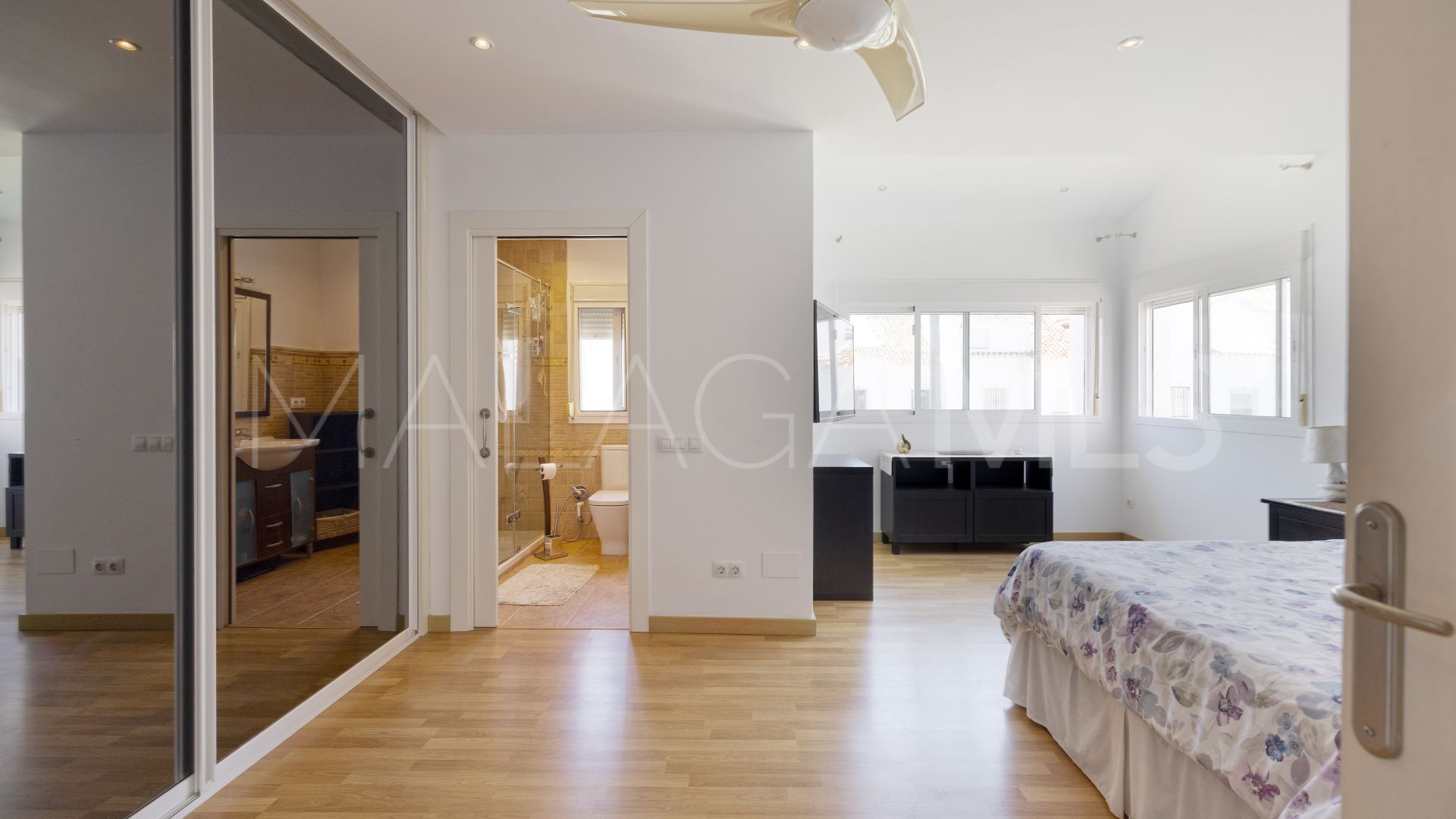 Adosado a la venta in Las Chapas with 4 bedrooms