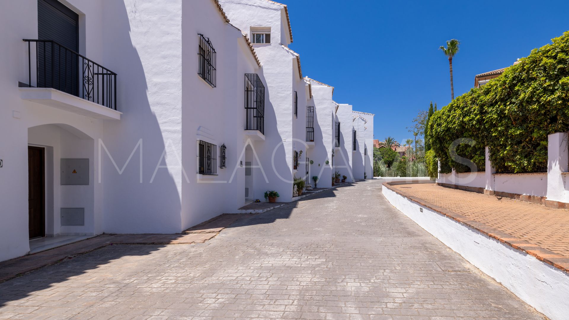 Adosado a la venta in Las Chapas with 4 bedrooms