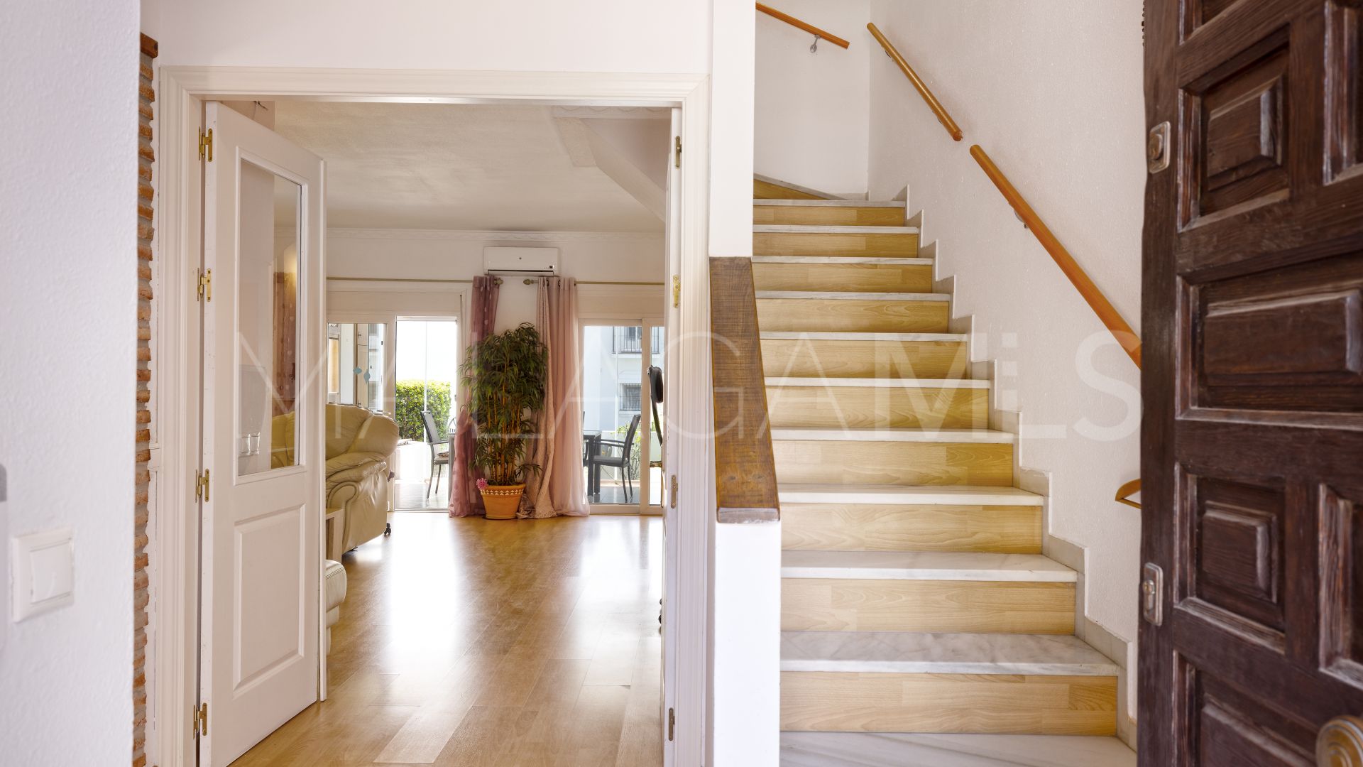 Adosado a la venta in Las Chapas with 4 bedrooms