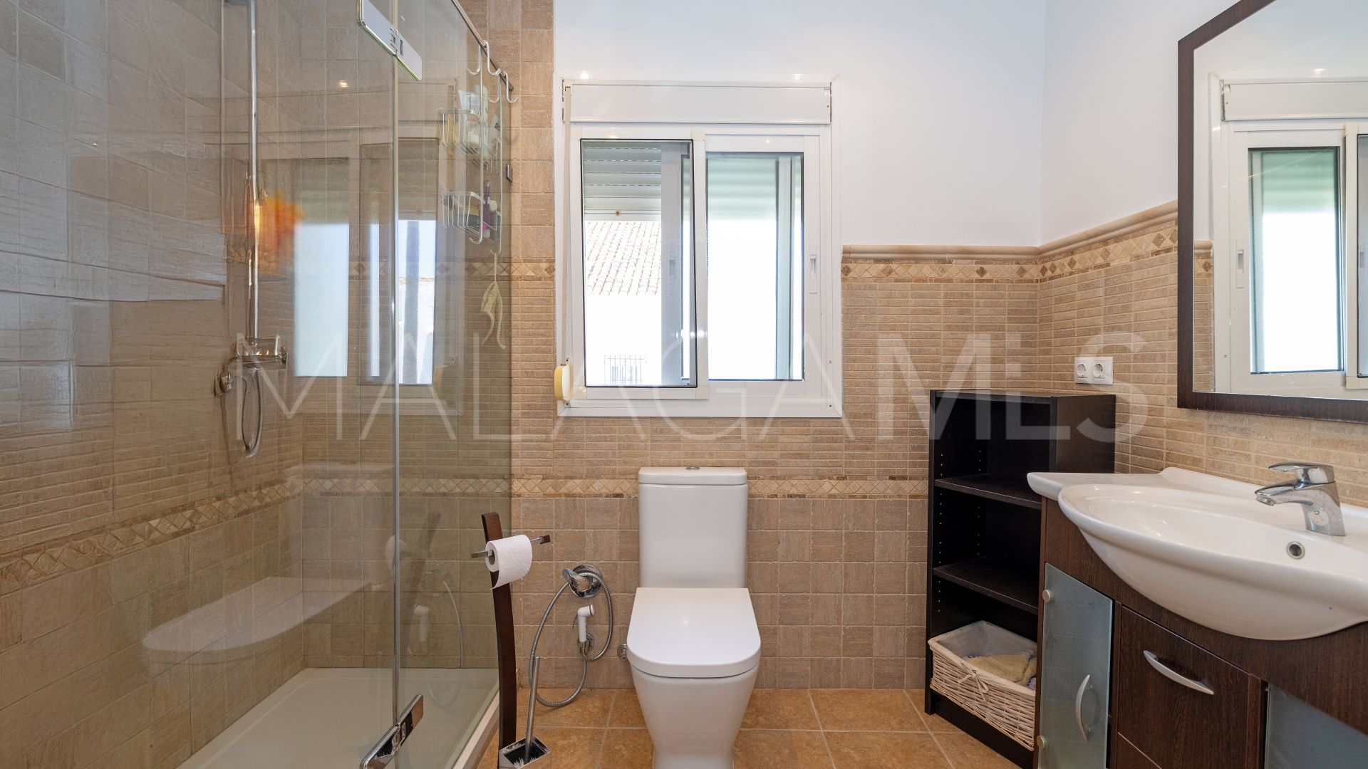Adosado a la venta in Las Chapas with 4 bedrooms