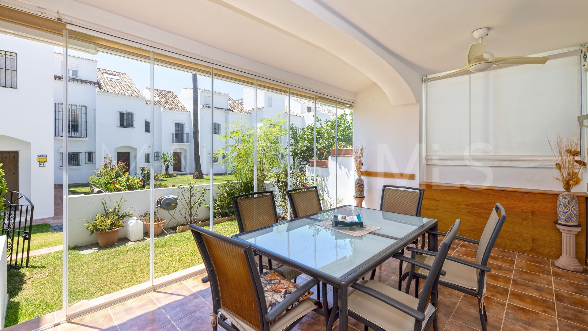 Adosado a la venta in Las Chapas with 4 bedrooms