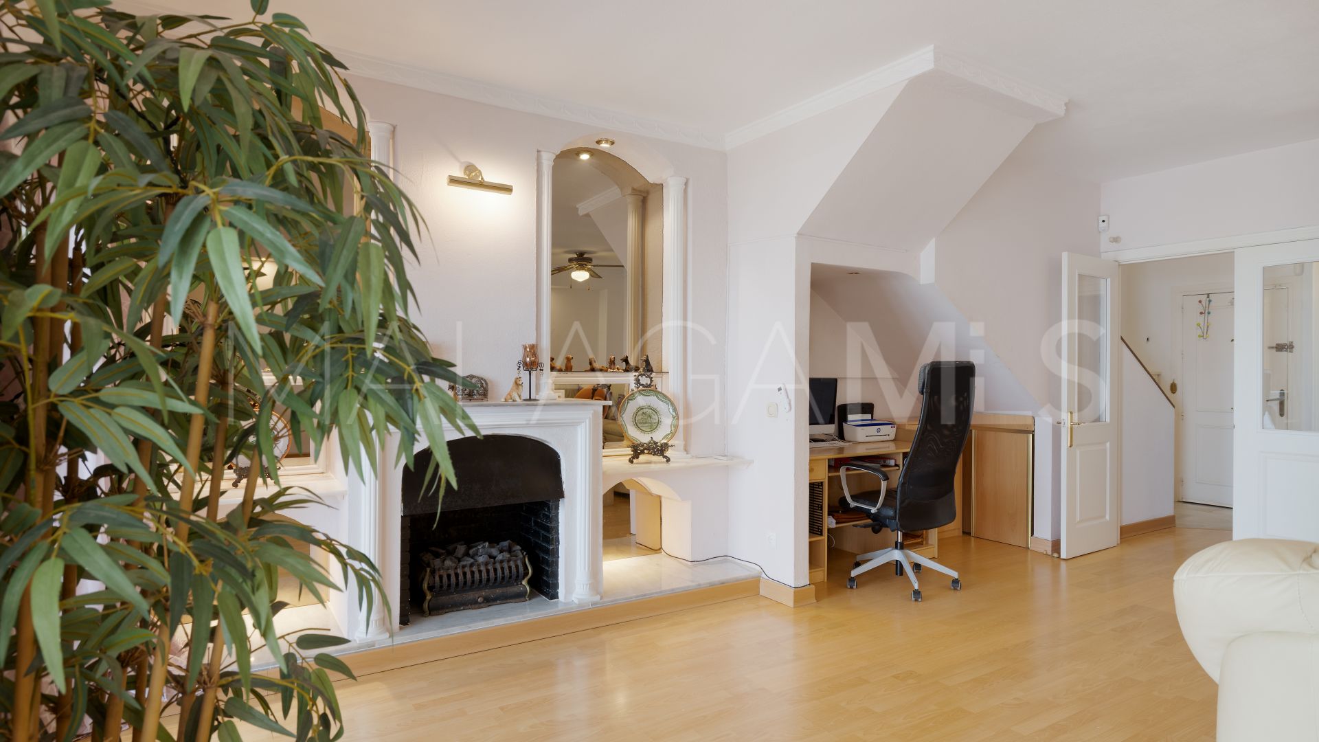 Adosado a la venta in Las Chapas with 4 bedrooms