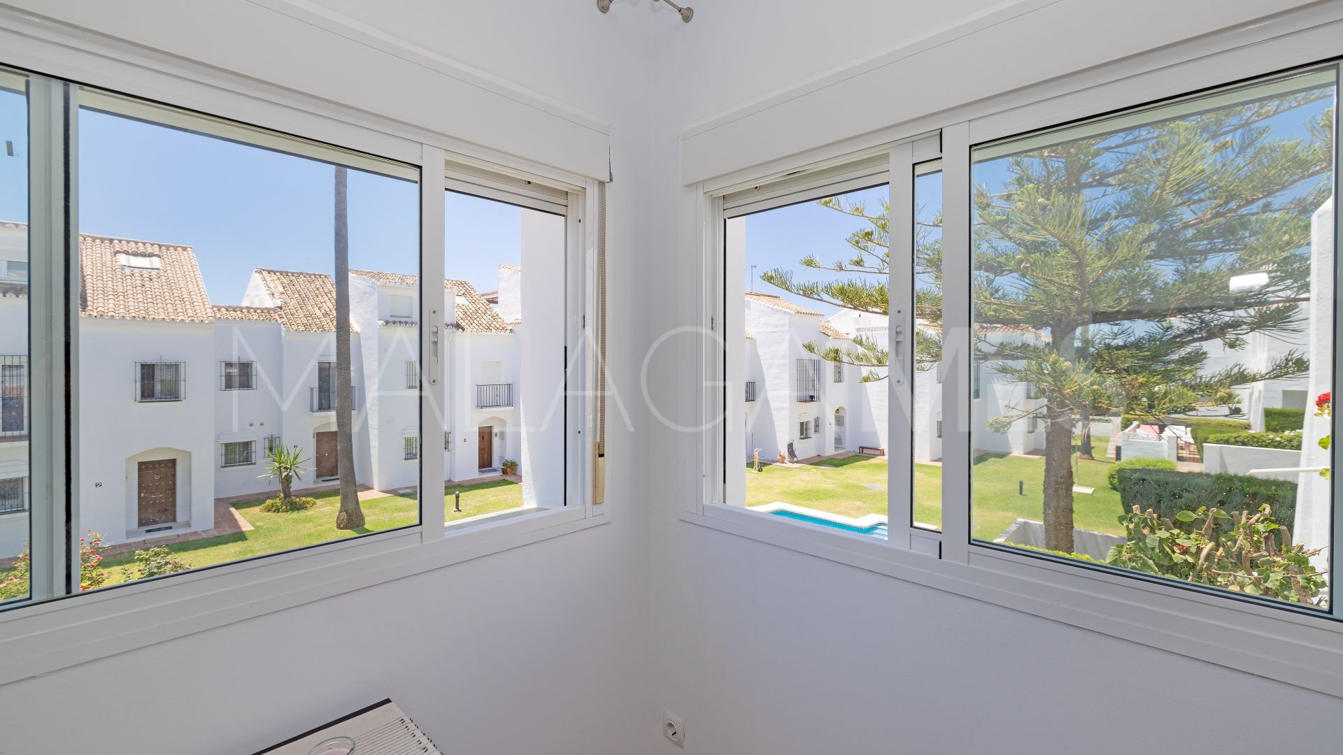 Adosado a la venta in Las Chapas with 4 bedrooms