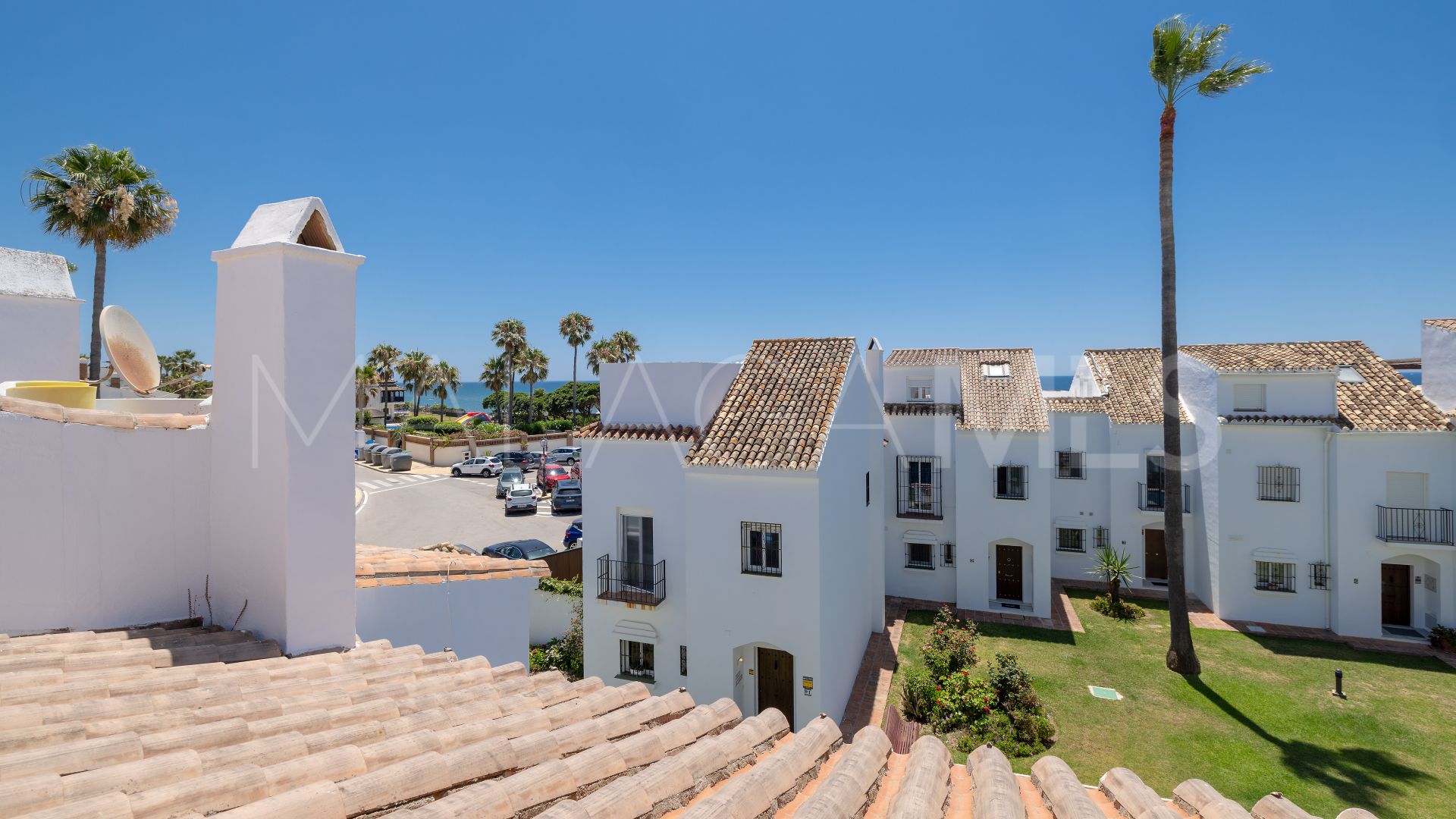 Adosado a la venta in Las Chapas with 4 bedrooms