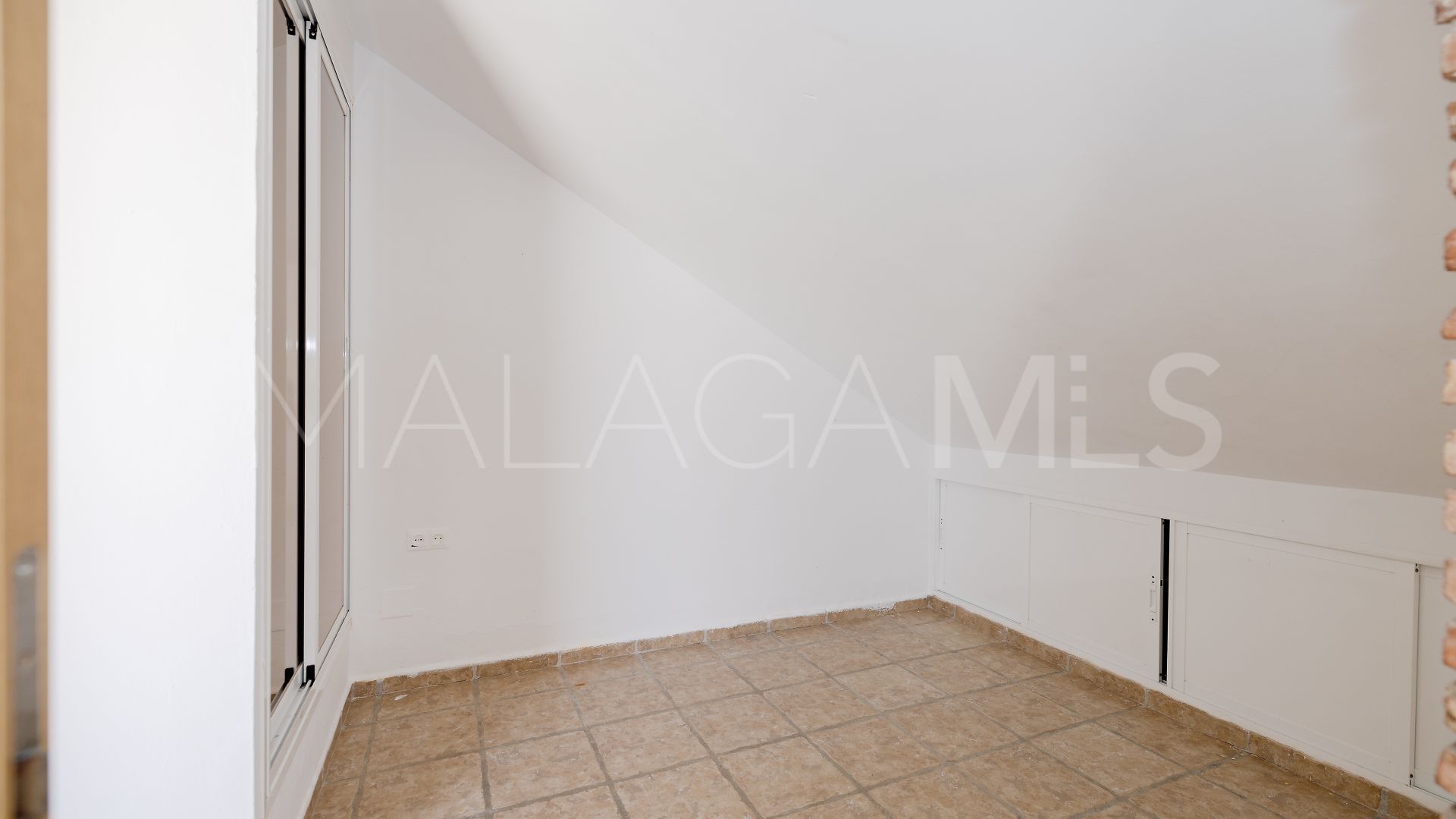 Adosado a la venta in Las Chapas with 4 bedrooms