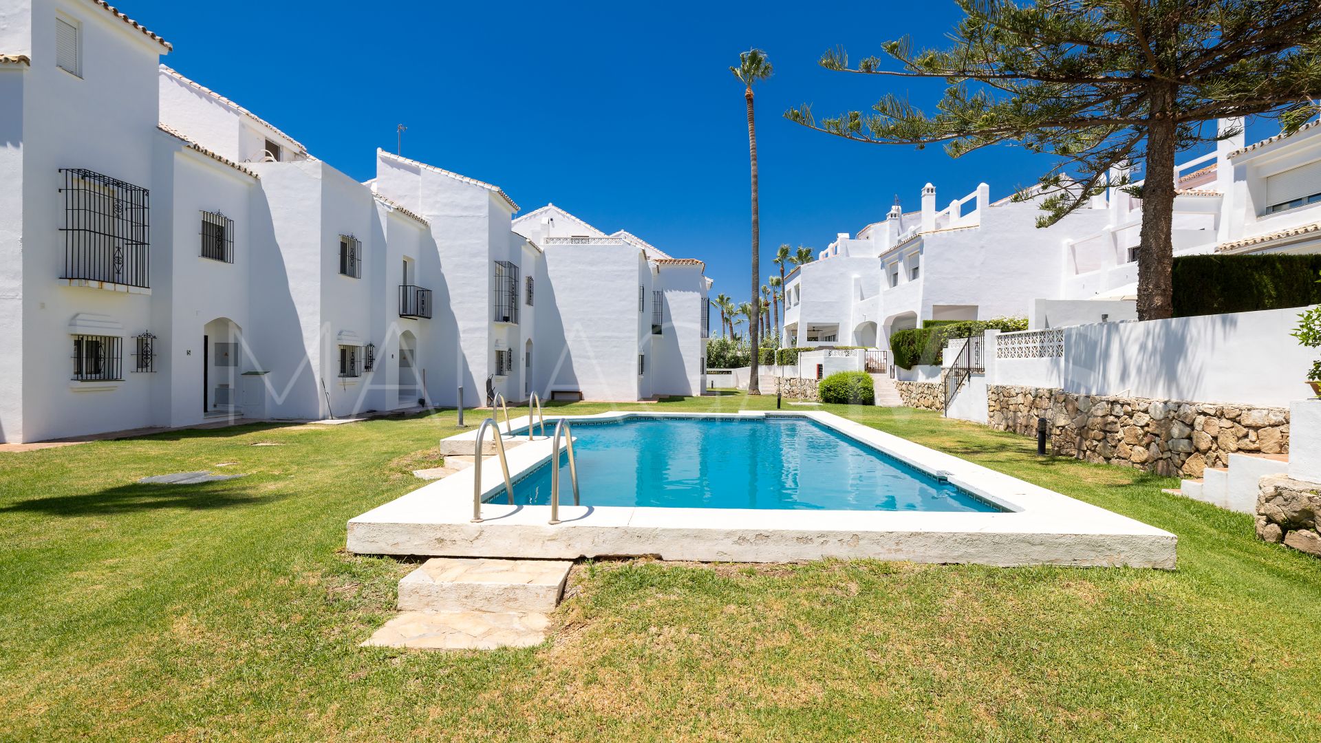 Adosado a la venta in Las Chapas with 4 bedrooms
