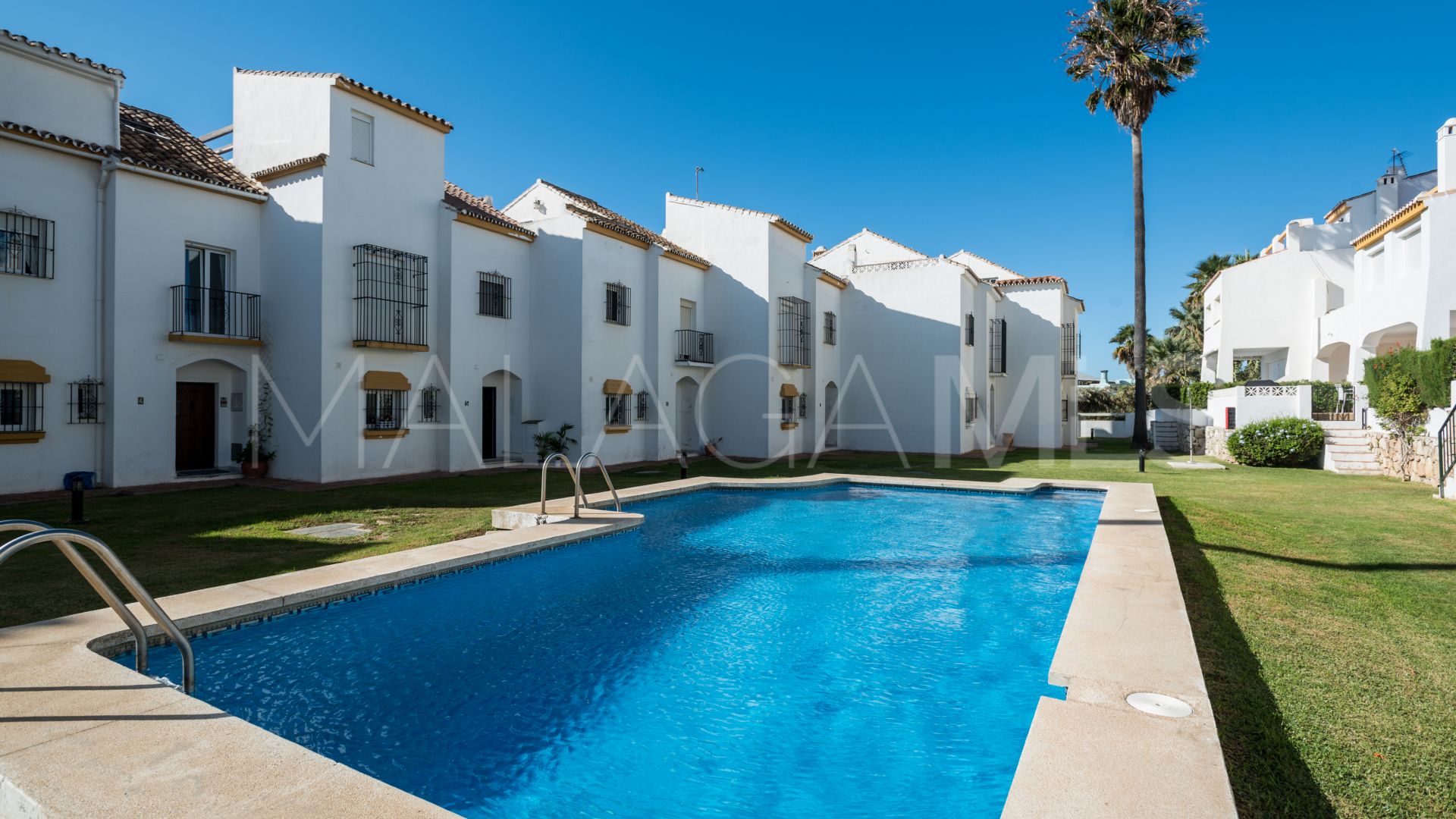 Adosado a la venta in Las Chapas with 4 bedrooms