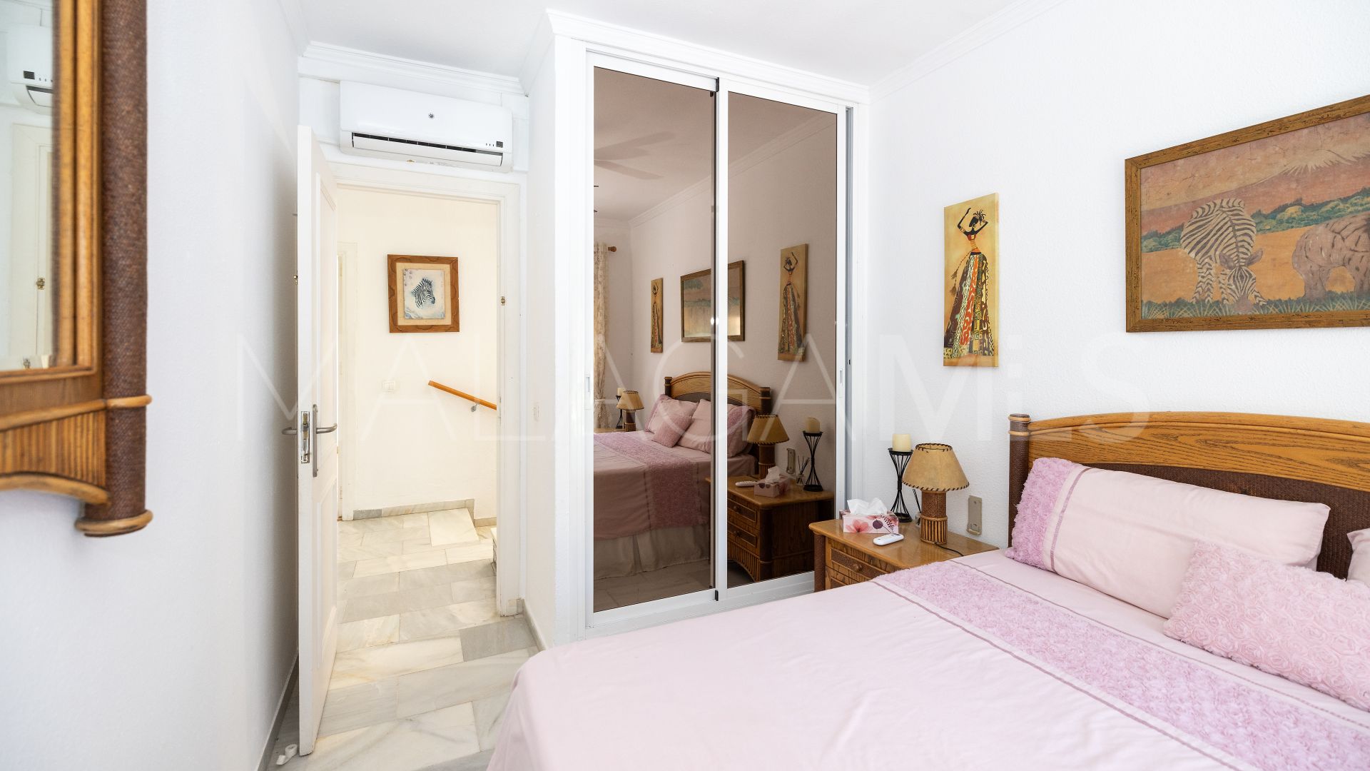 Adosado a la venta in Las Chapas with 4 bedrooms
