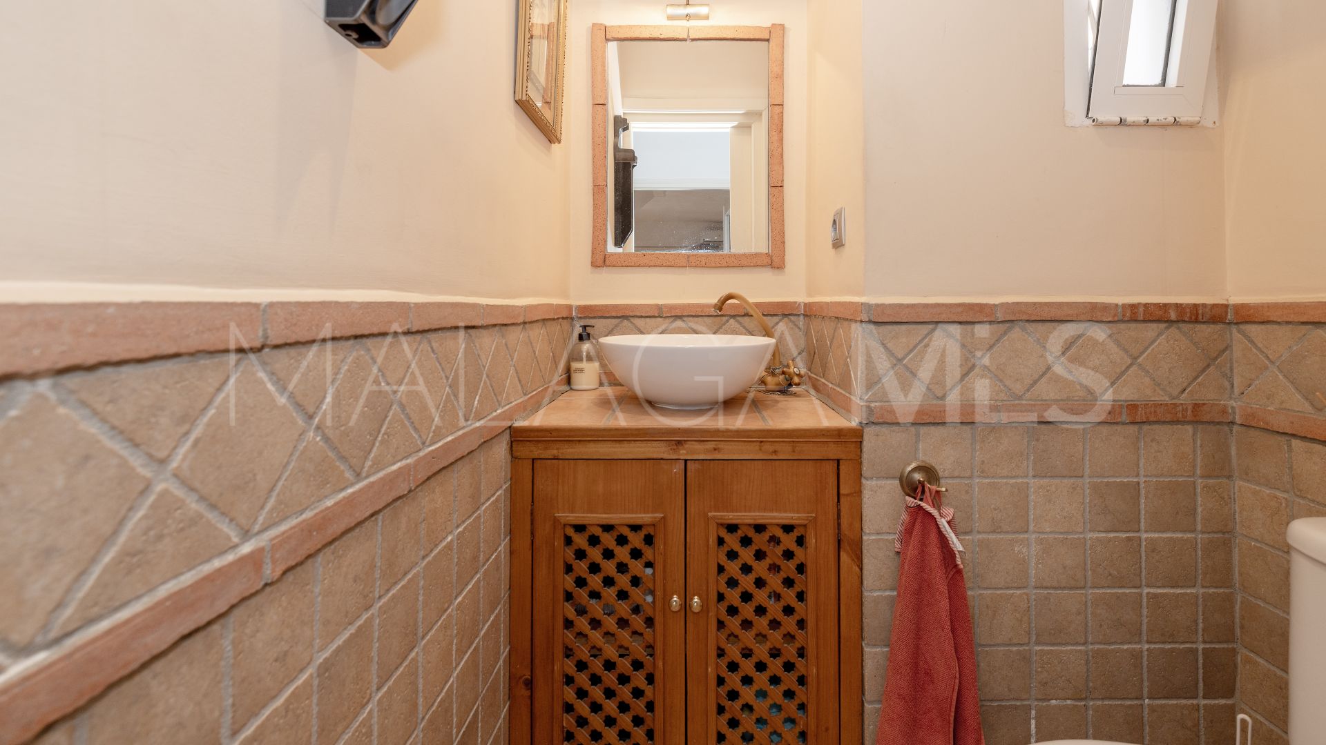 Adosado a la venta in Las Chapas with 4 bedrooms