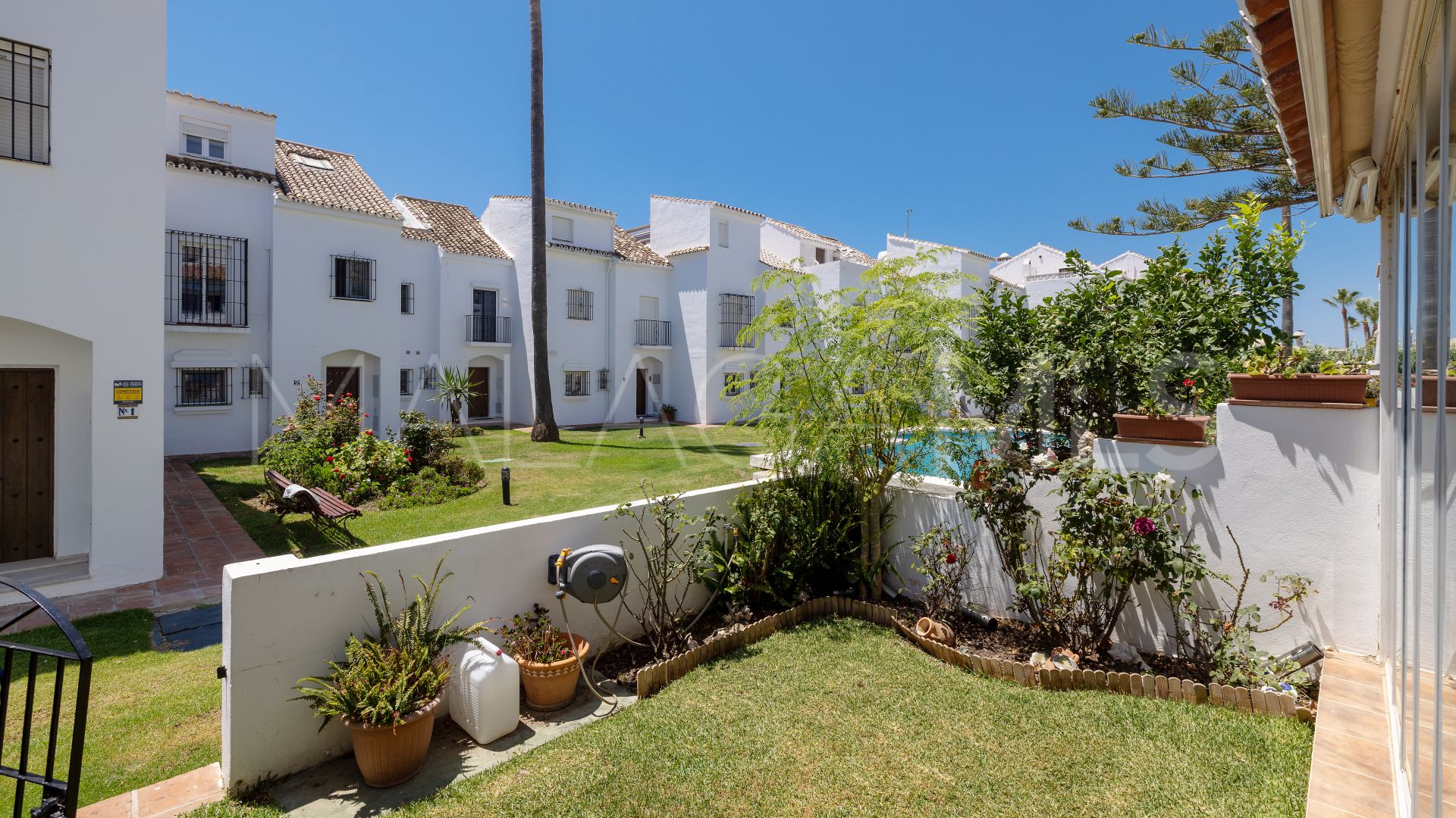 Adosado a la venta in Las Chapas with 4 bedrooms