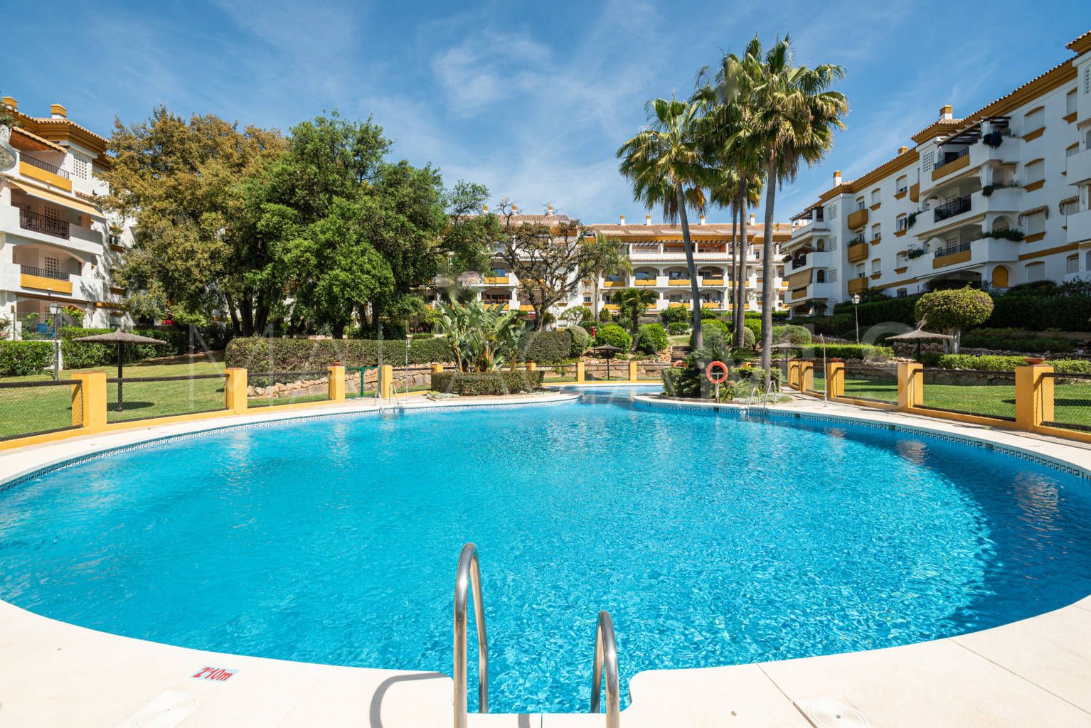 Buy Los Pinos de Nagüeles 3 bedrooms apartment