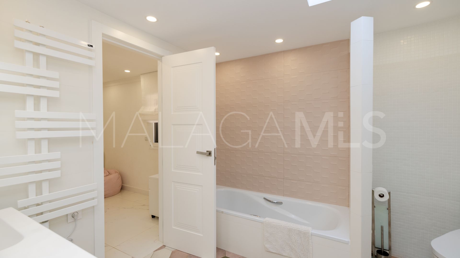 Rio Real, villa de 7 bedrooms for sale