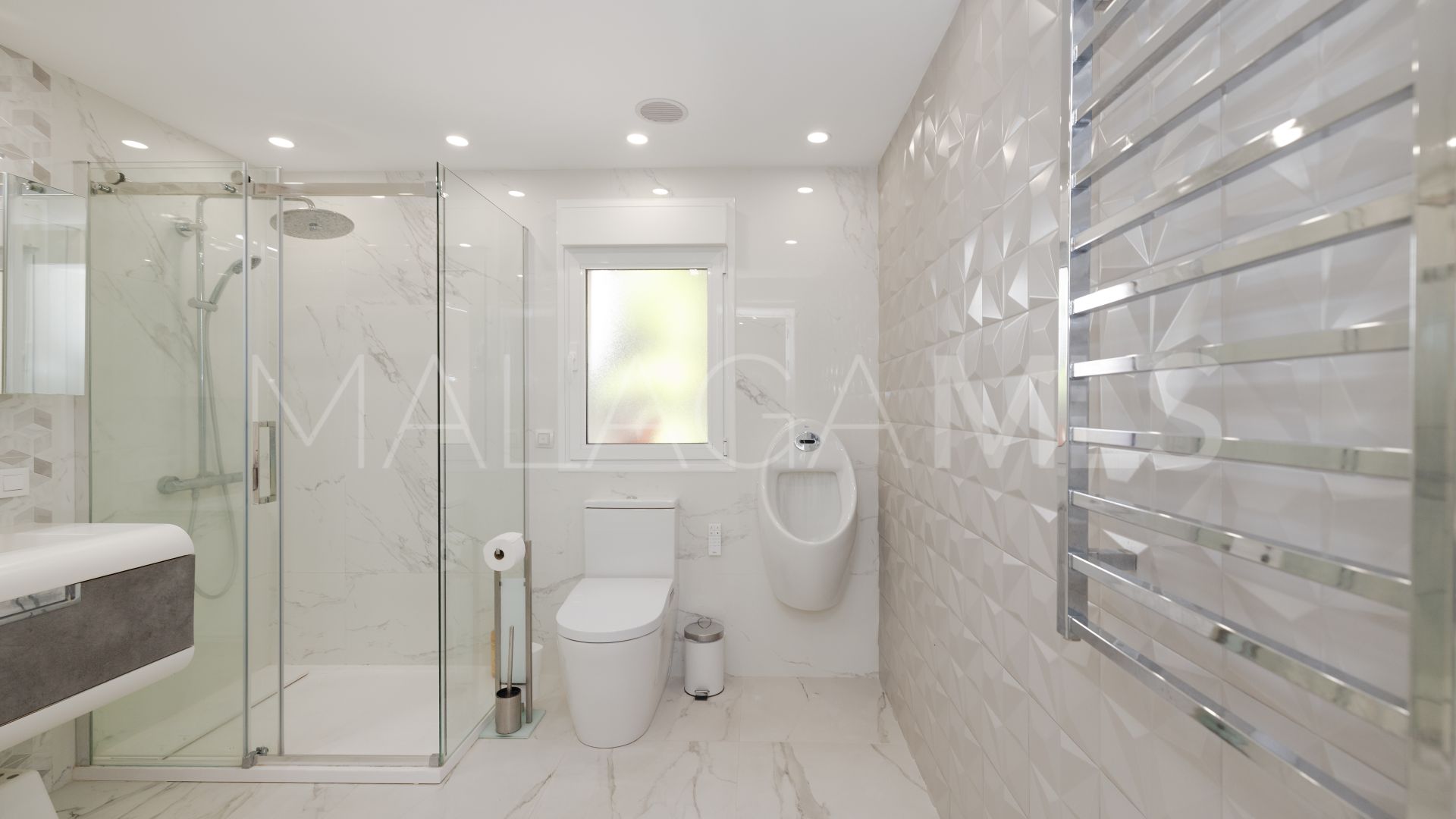 Rio Real, villa de 7 bedrooms for sale