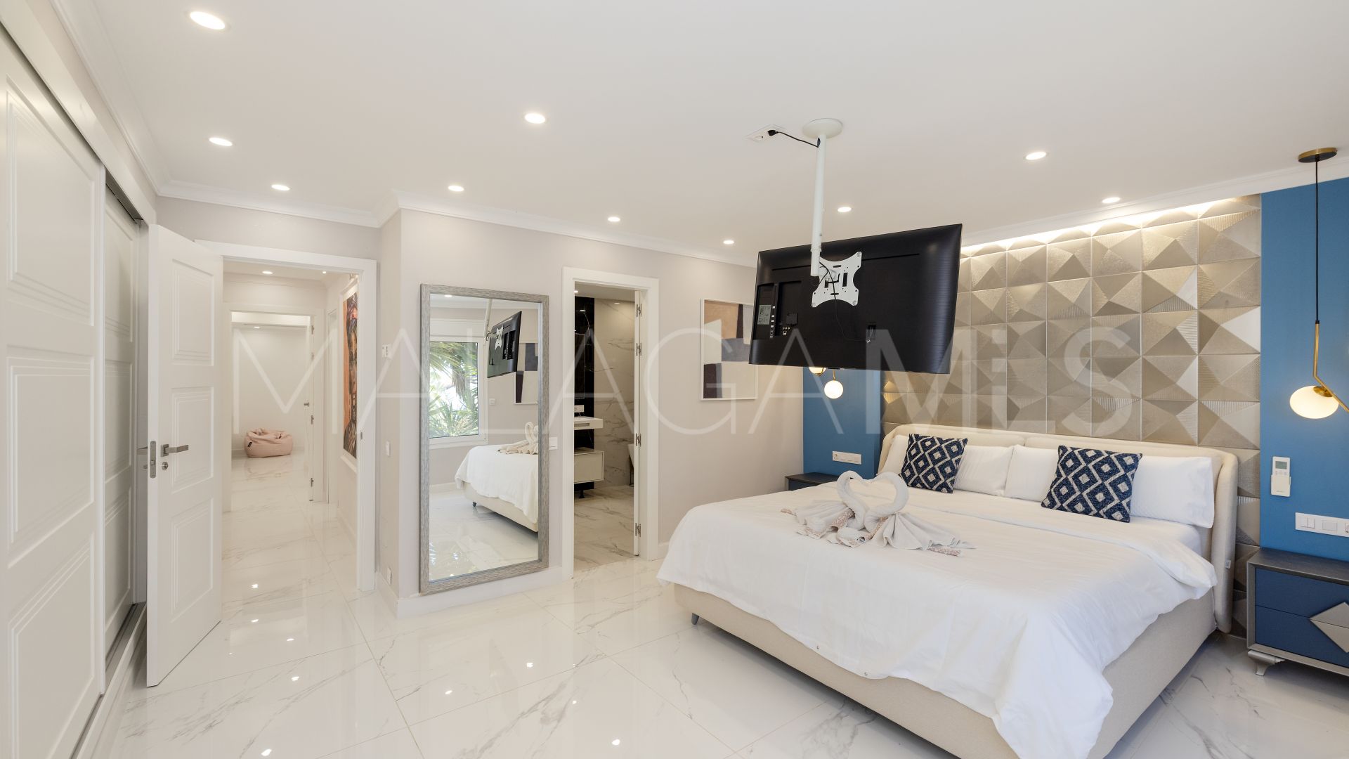 Rio Real, villa de 7 bedrooms for sale