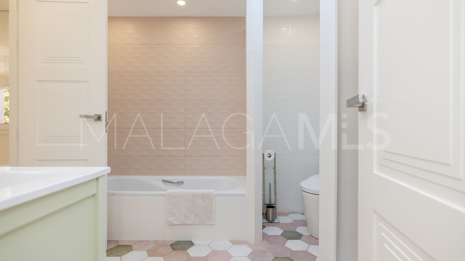 Rio Real, villa de 7 bedrooms for sale