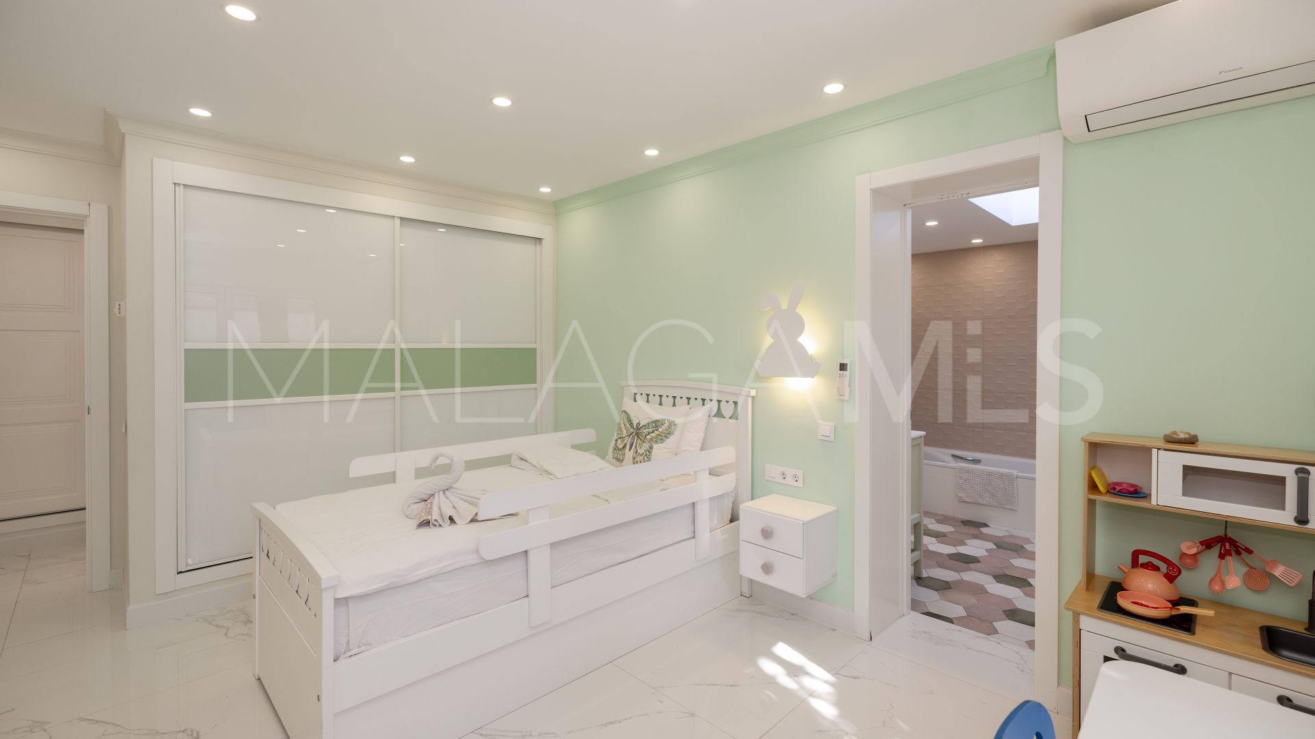 Rio Real, villa de 7 bedrooms for sale