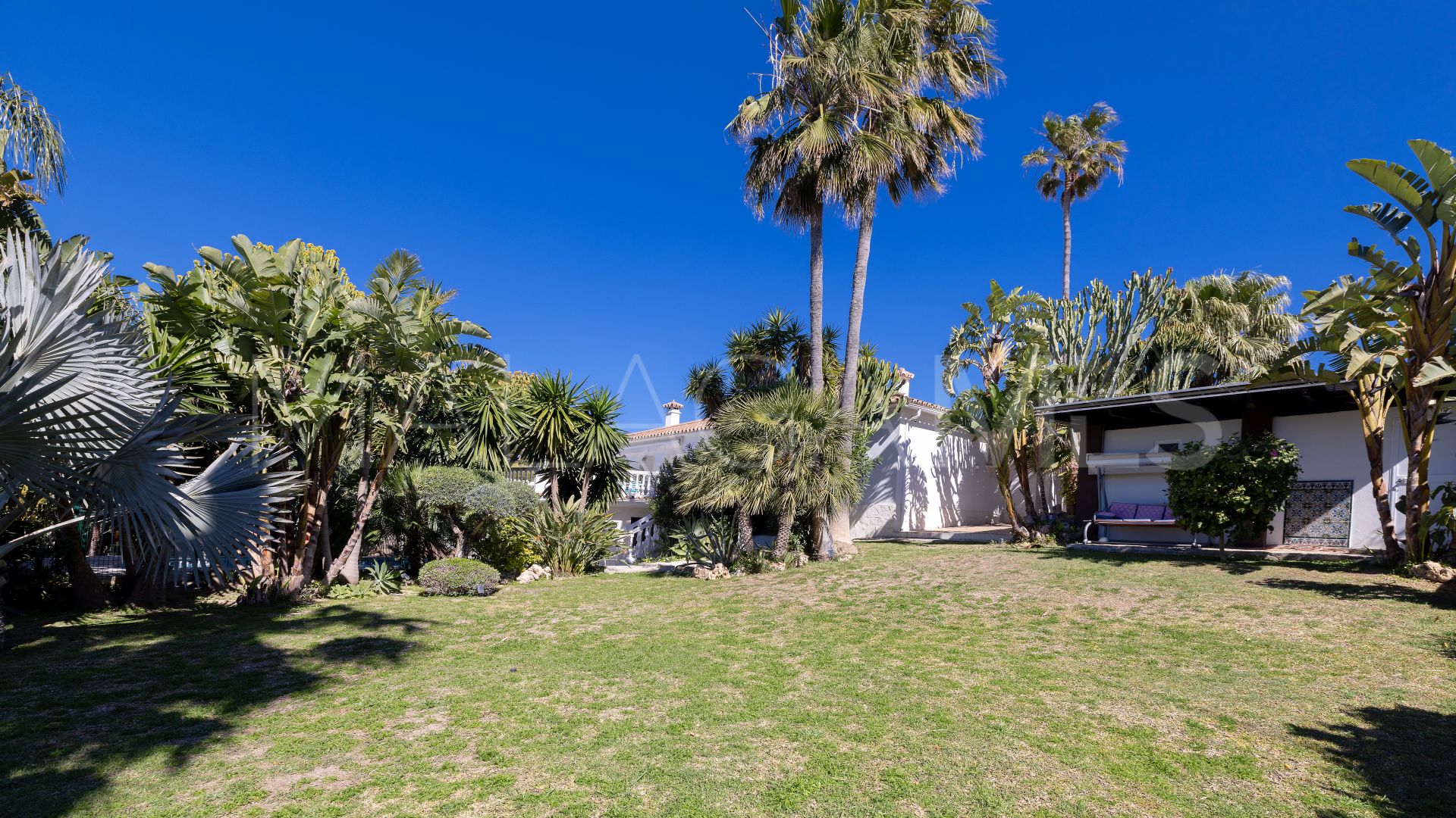 Rio Real, villa de 7 bedrooms for sale