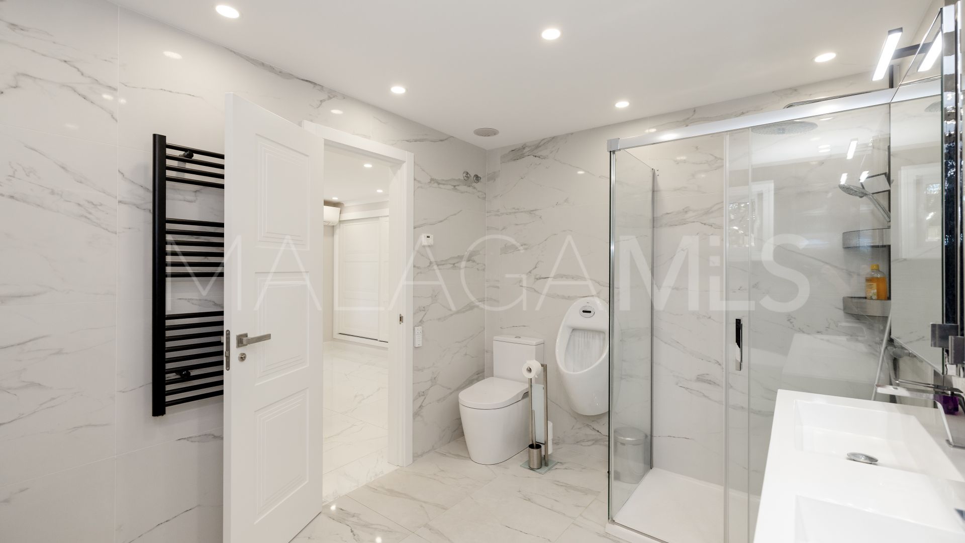 Rio Real, villa de 7 bedrooms for sale