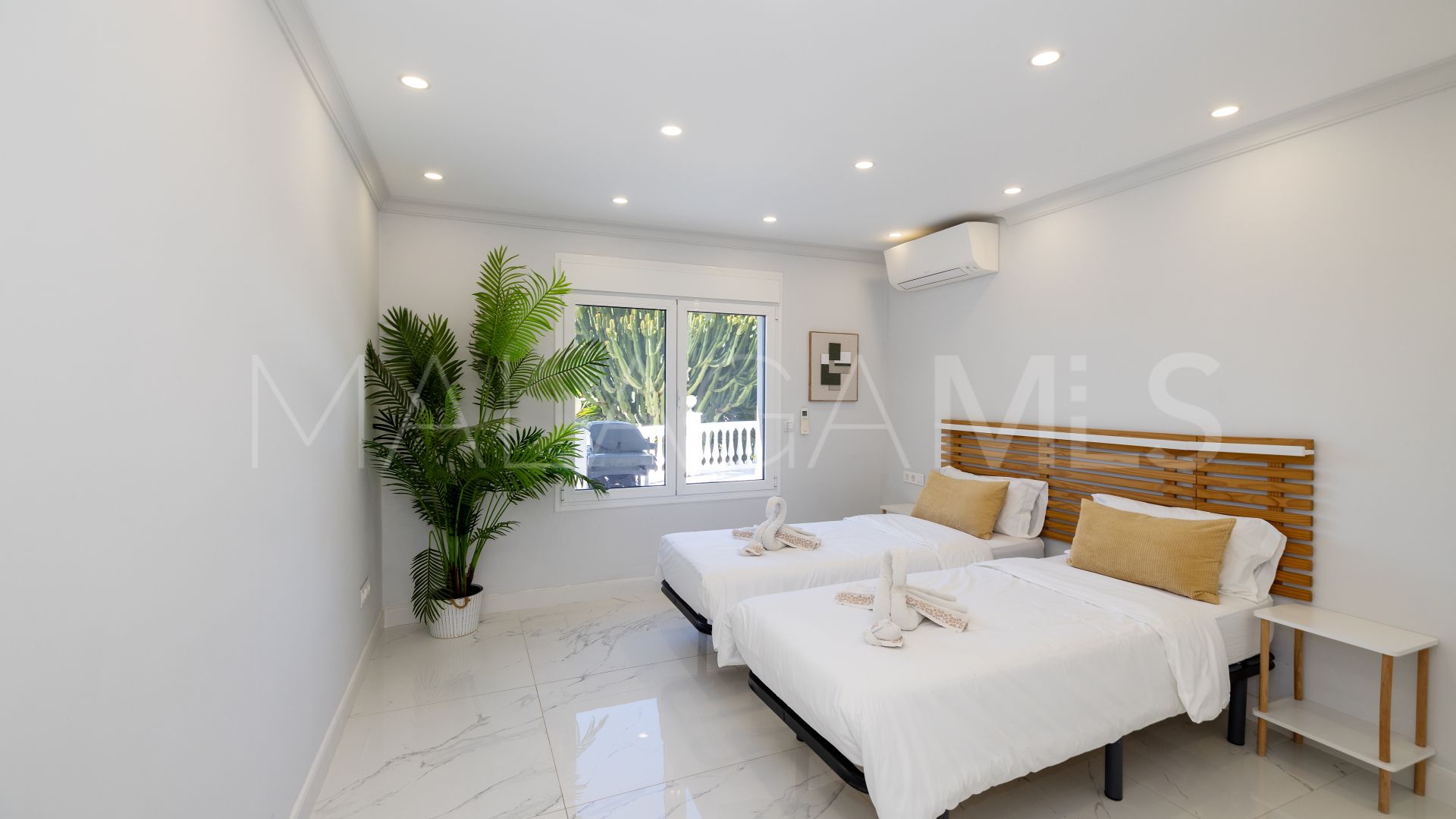 Rio Real, villa de 7 bedrooms for sale