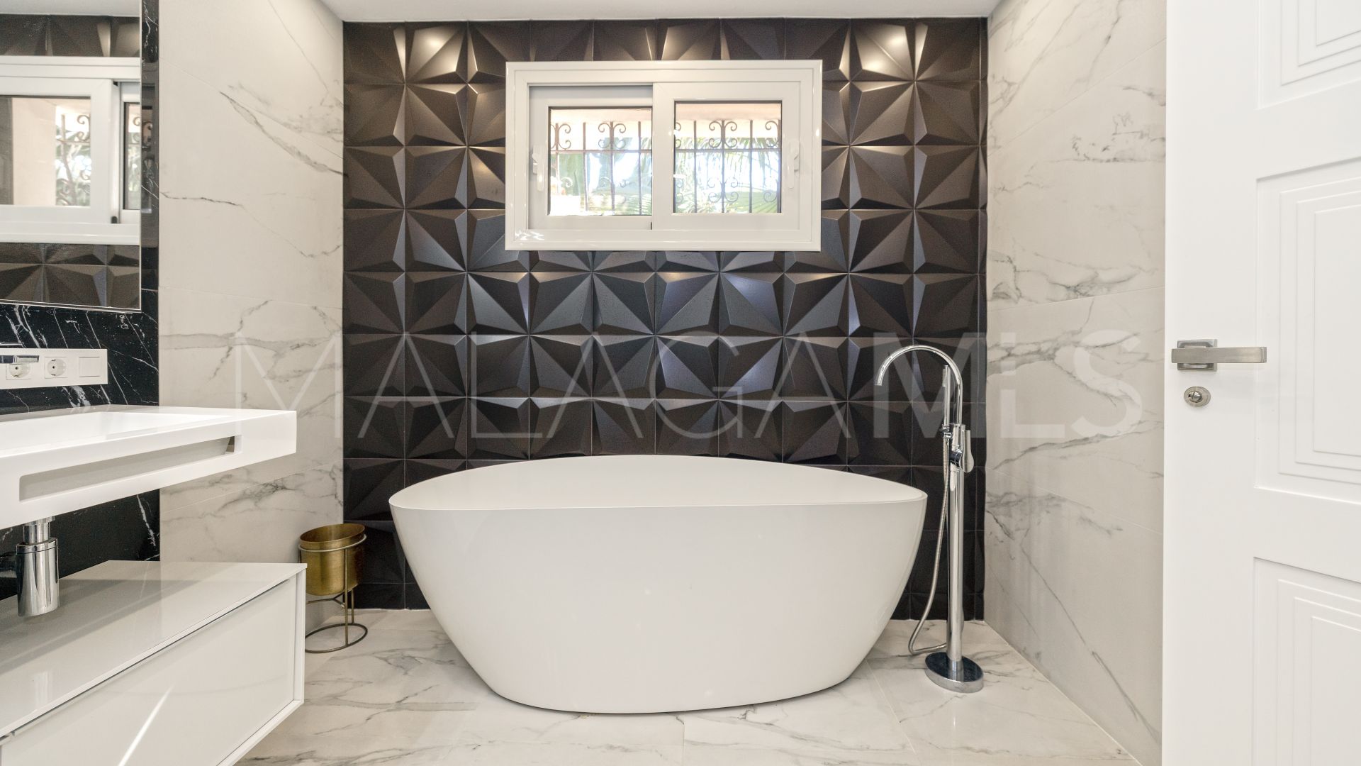 Rio Real, villa de 7 bedrooms for sale