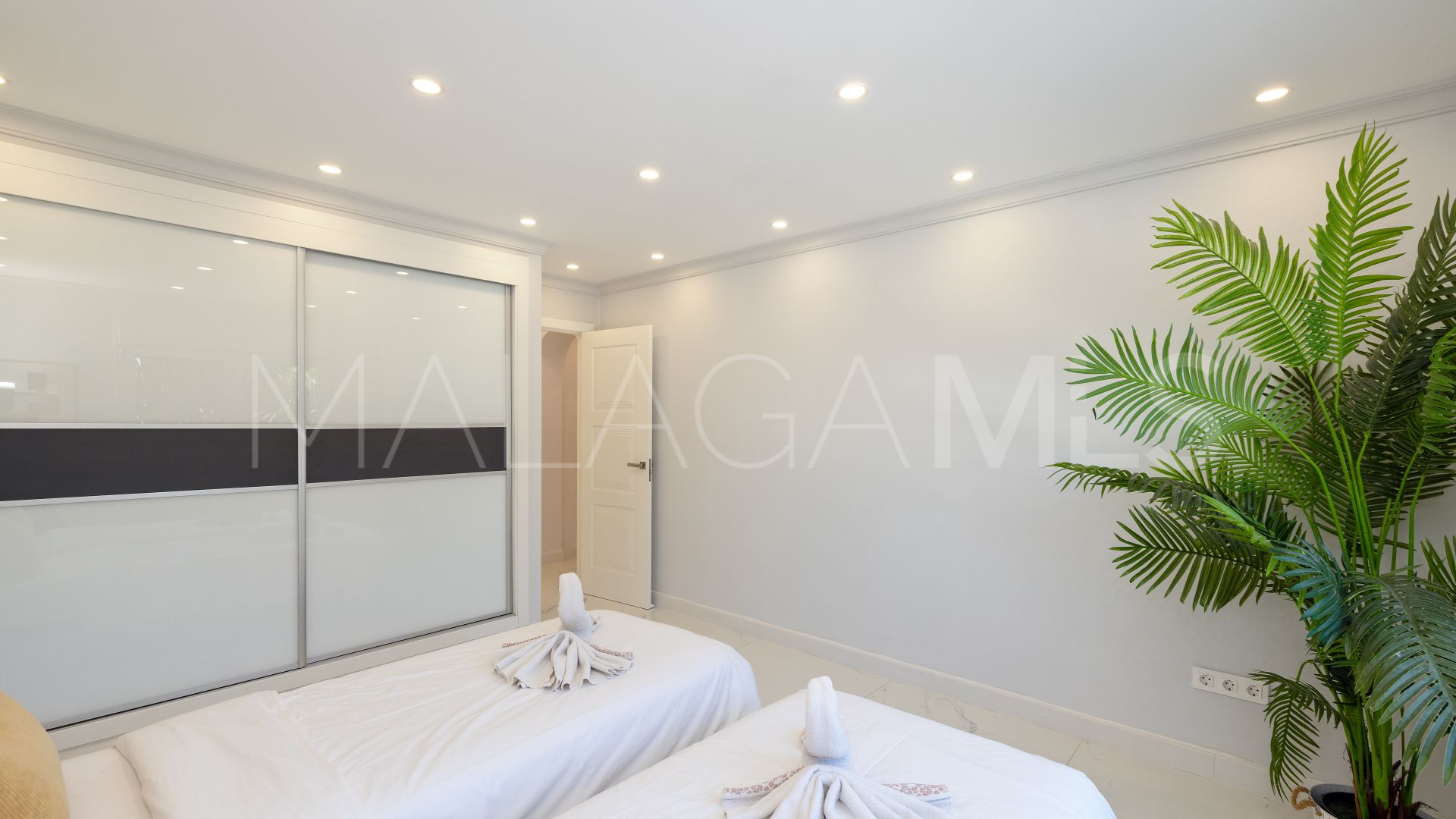 Rio Real, villa de 7 bedrooms for sale