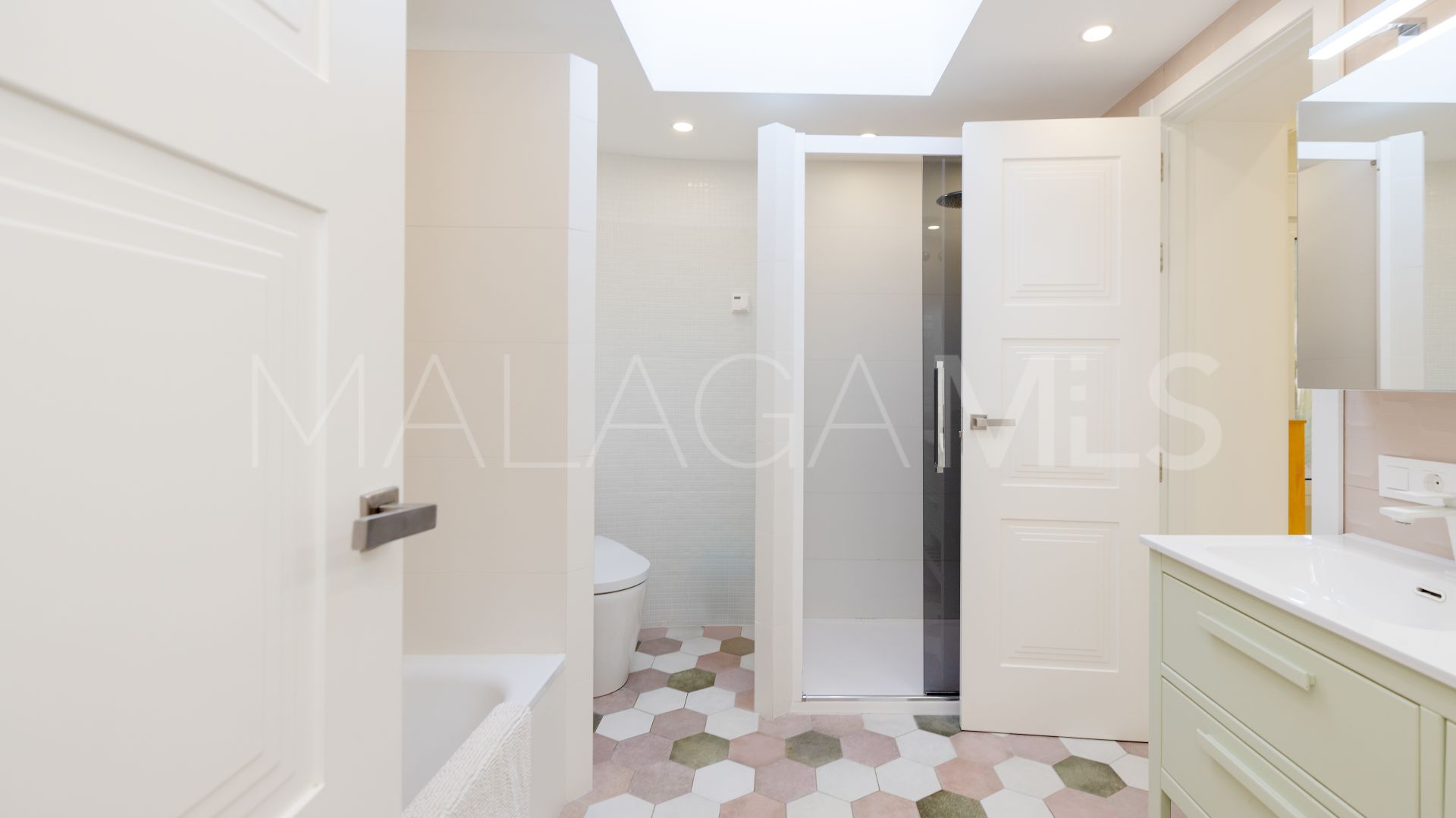 Rio Real, villa de 7 bedrooms for sale