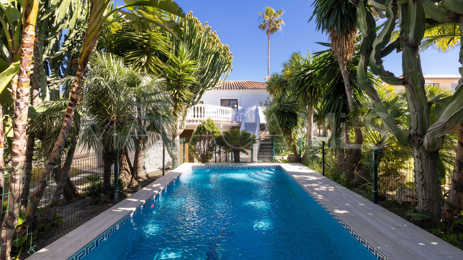 Rio Real, villa de 7 bedrooms for sale