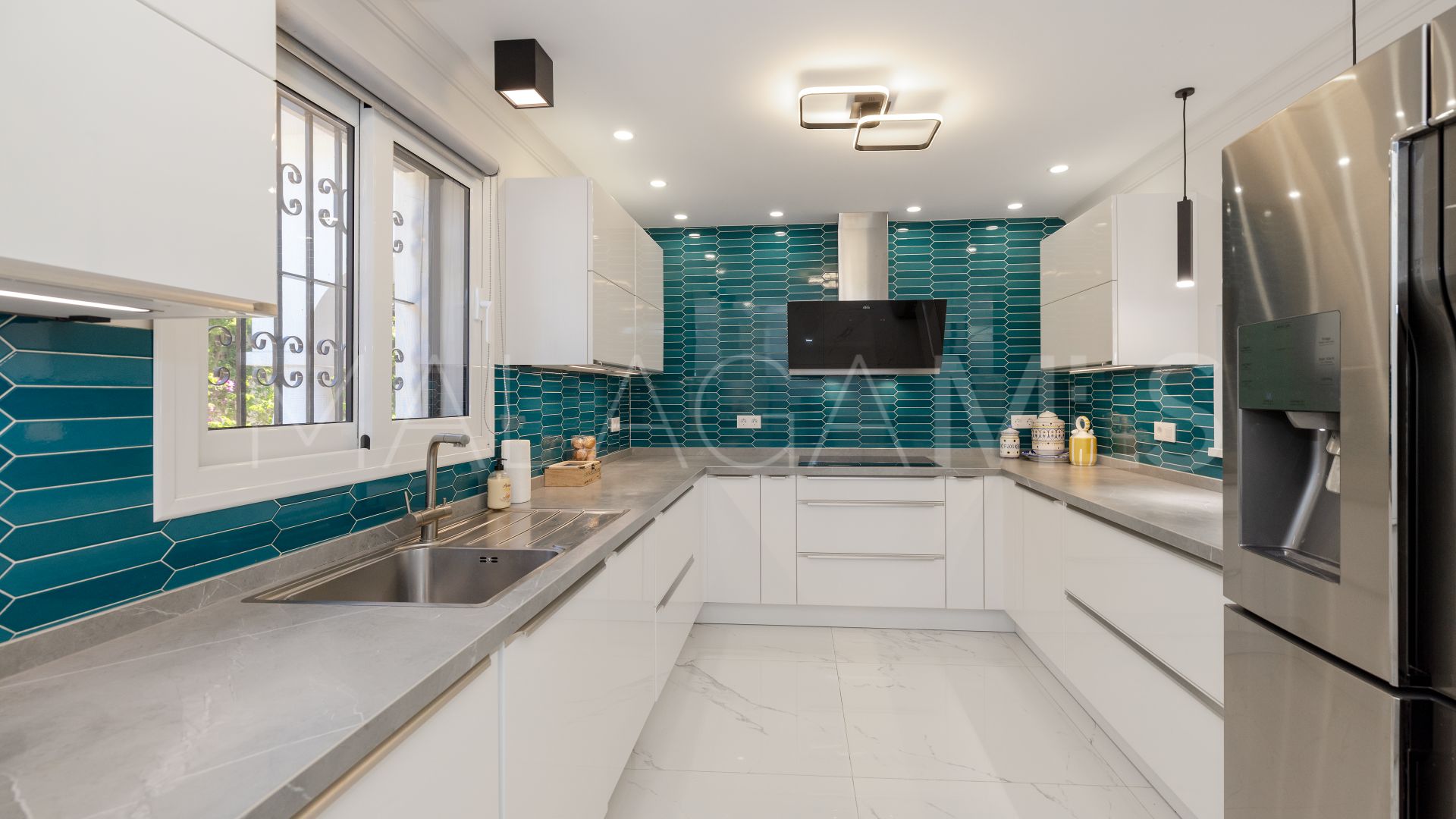 Rio Real, villa de 7 bedrooms for sale