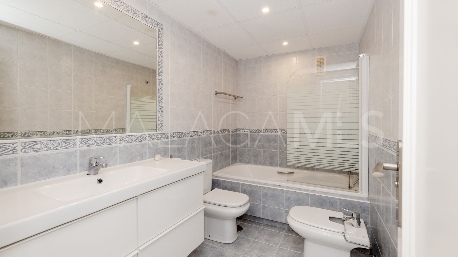 Doppelhaushälfte for sale in Valdeolletas