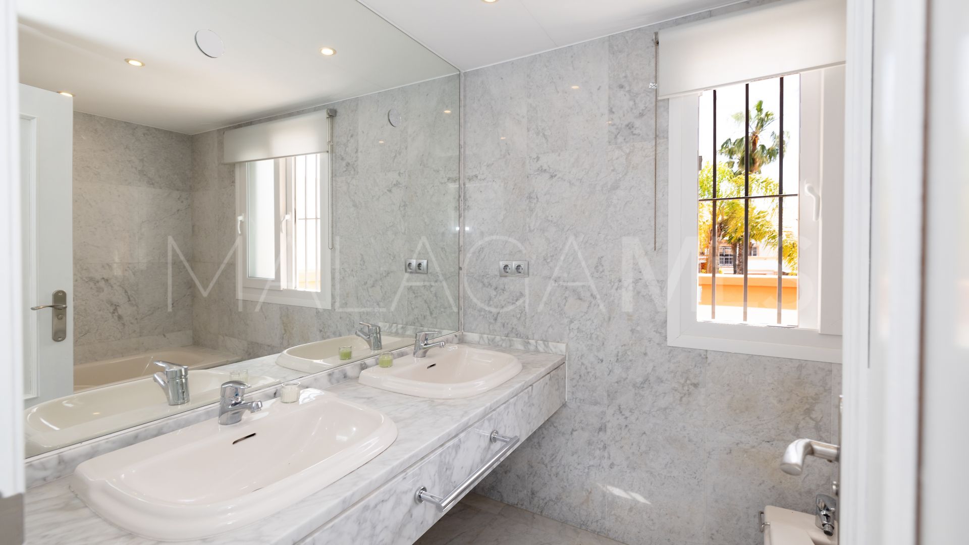 Doppelhaushälfte for sale in Valdeolletas