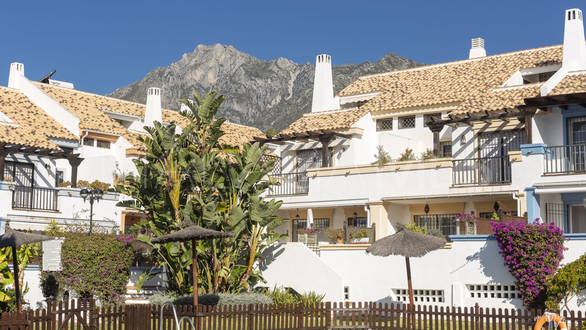 Doppelhaushälfte for sale in Valdeolletas