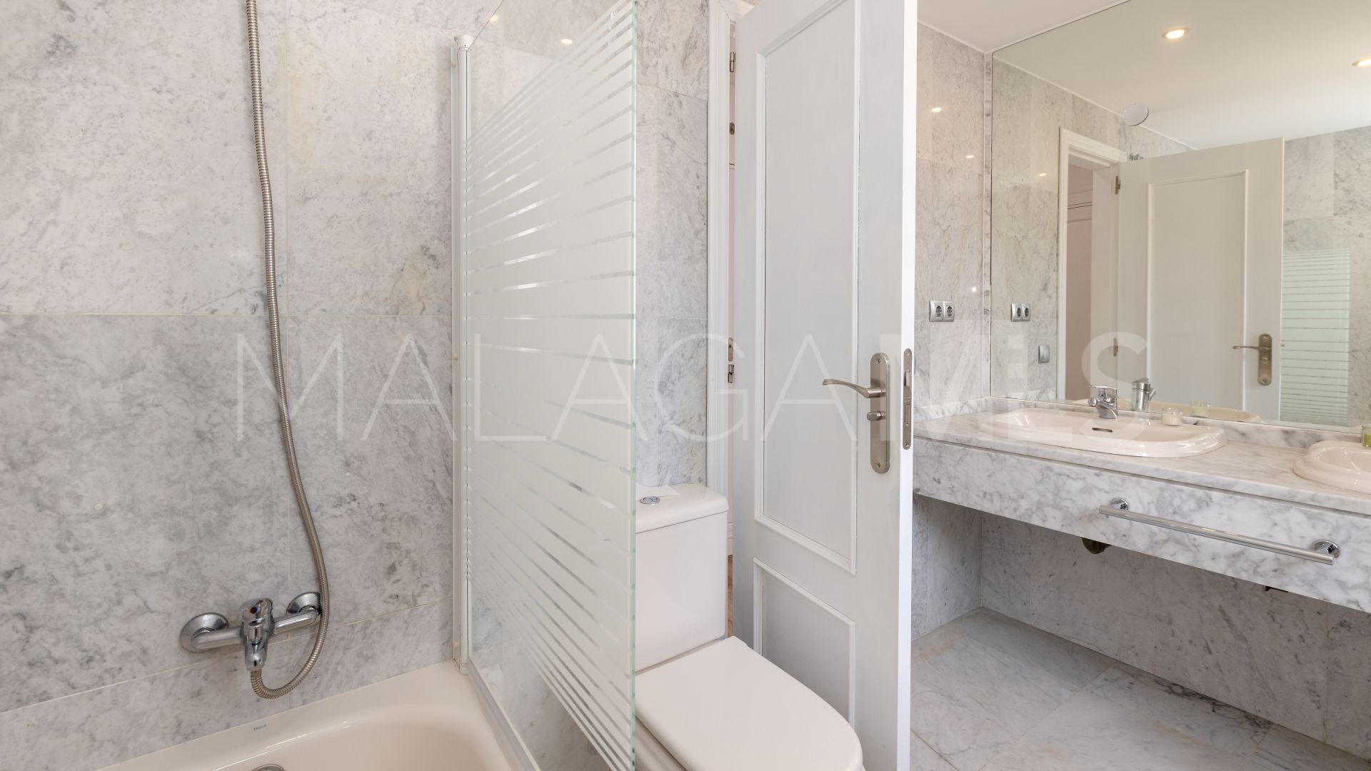 Doppelhaushälfte for sale in Valdeolletas