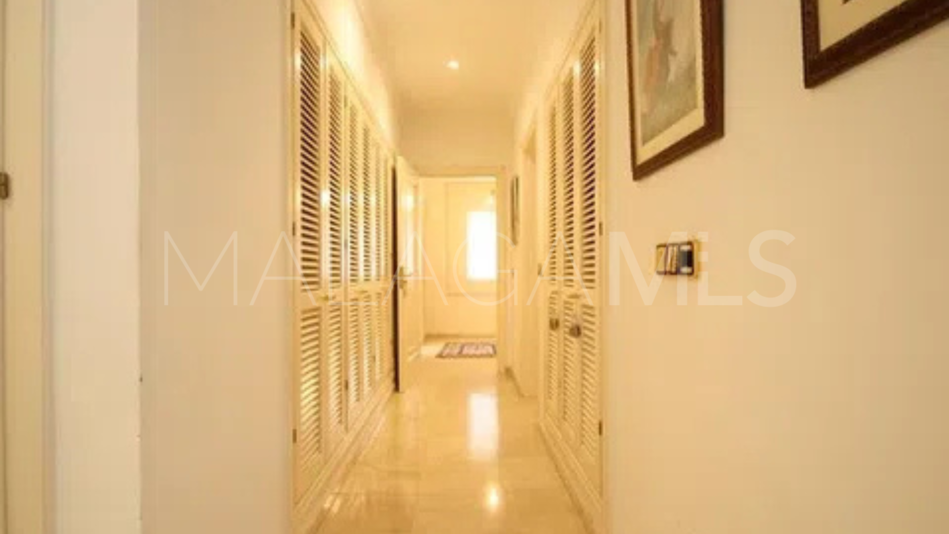 Hus i byn for sale in Los Monteros Playa