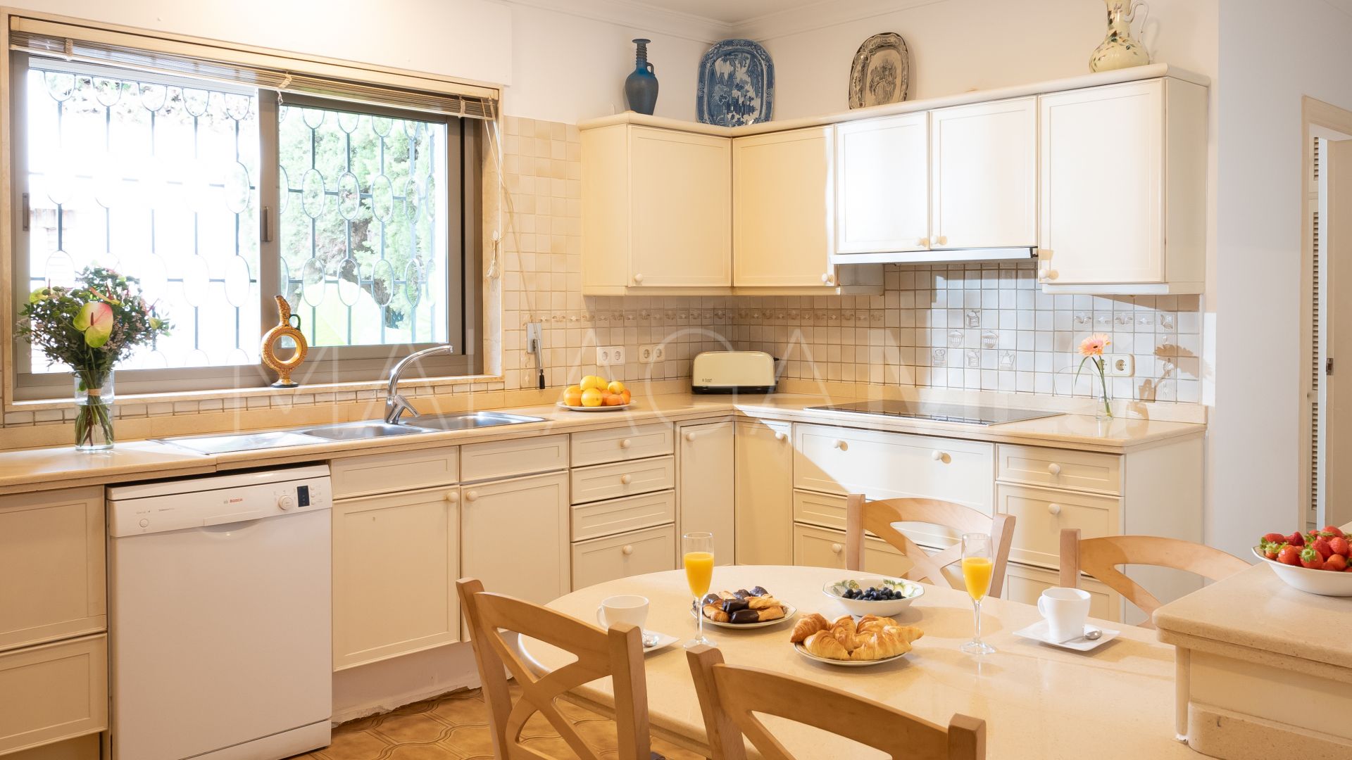 Villa for sale in Los Monteros Playa