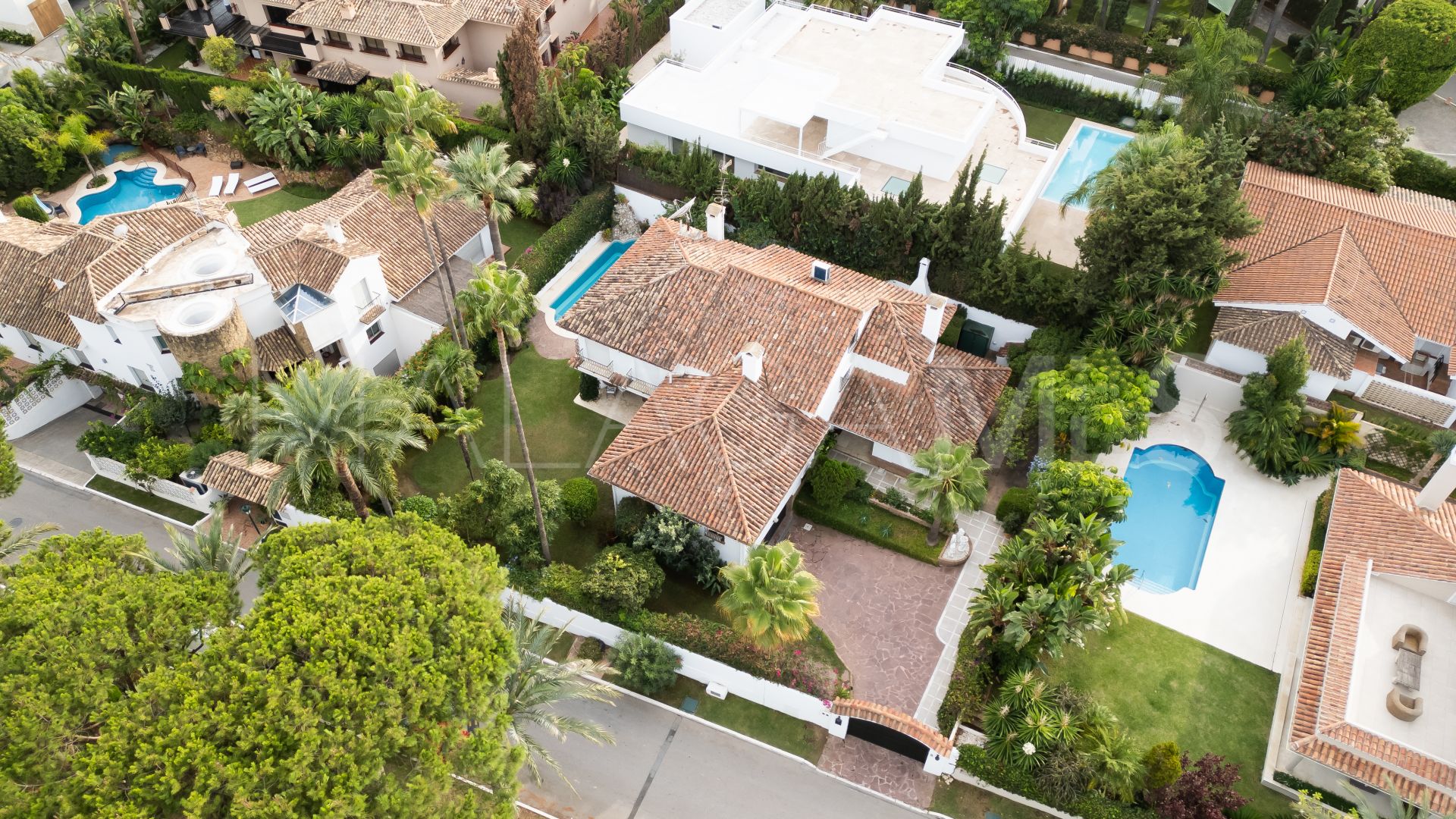 Villa for sale in Los Monteros Playa