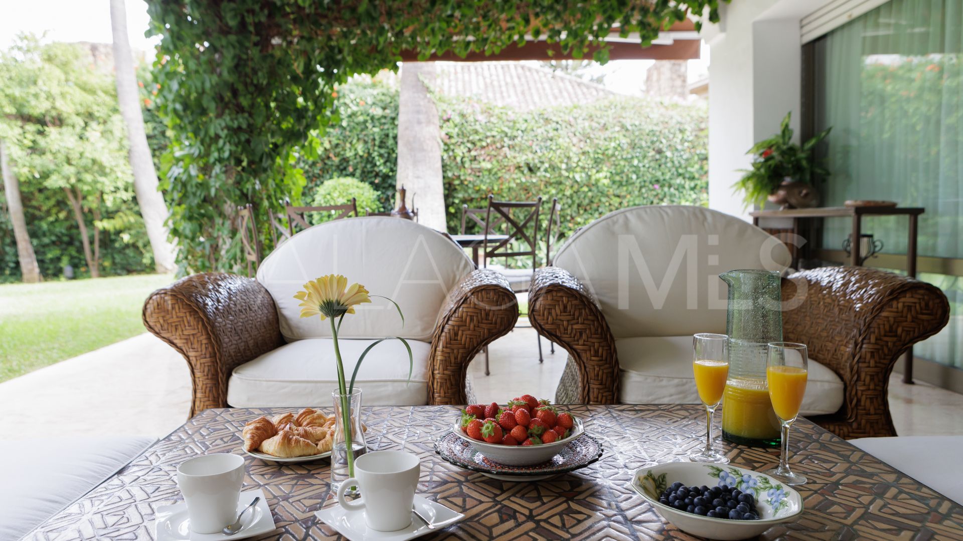 Villa for sale in Los Monteros Playa