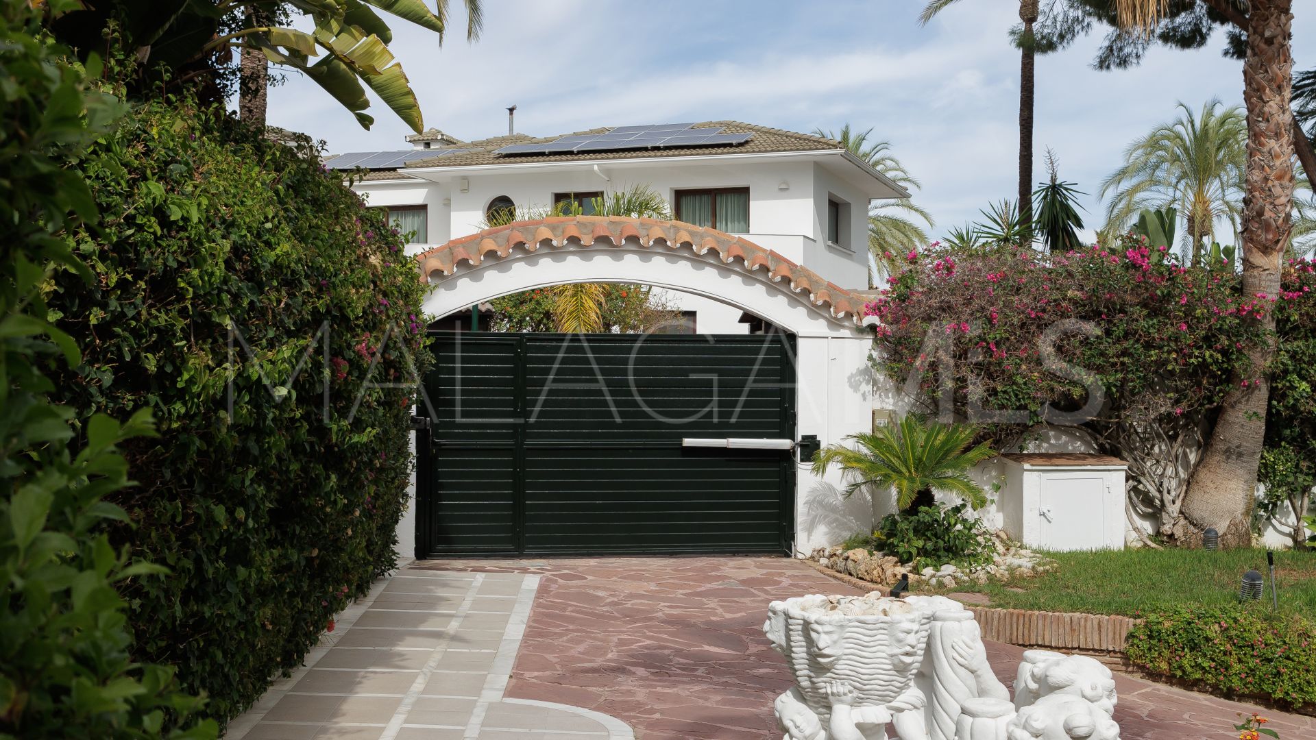 Villa for sale in Los Monteros Playa