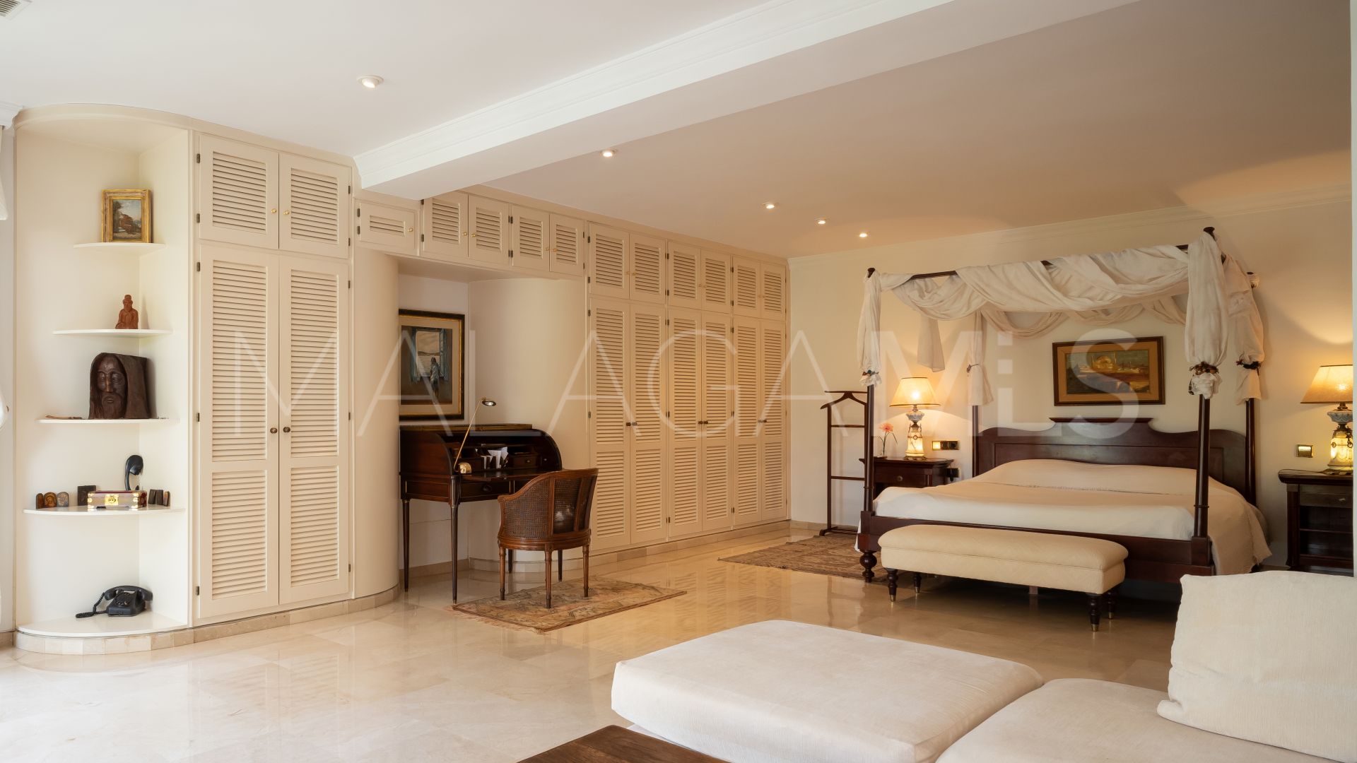 Villa for sale in Los Monteros Playa