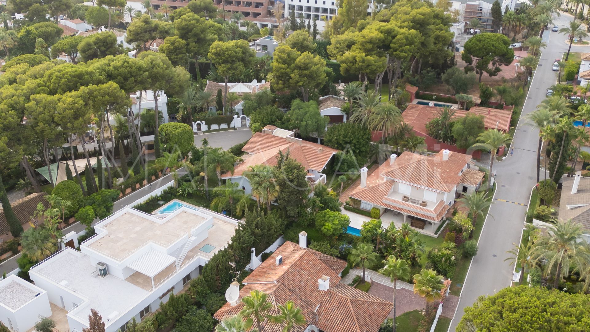 Villa for sale in Los Monteros Playa