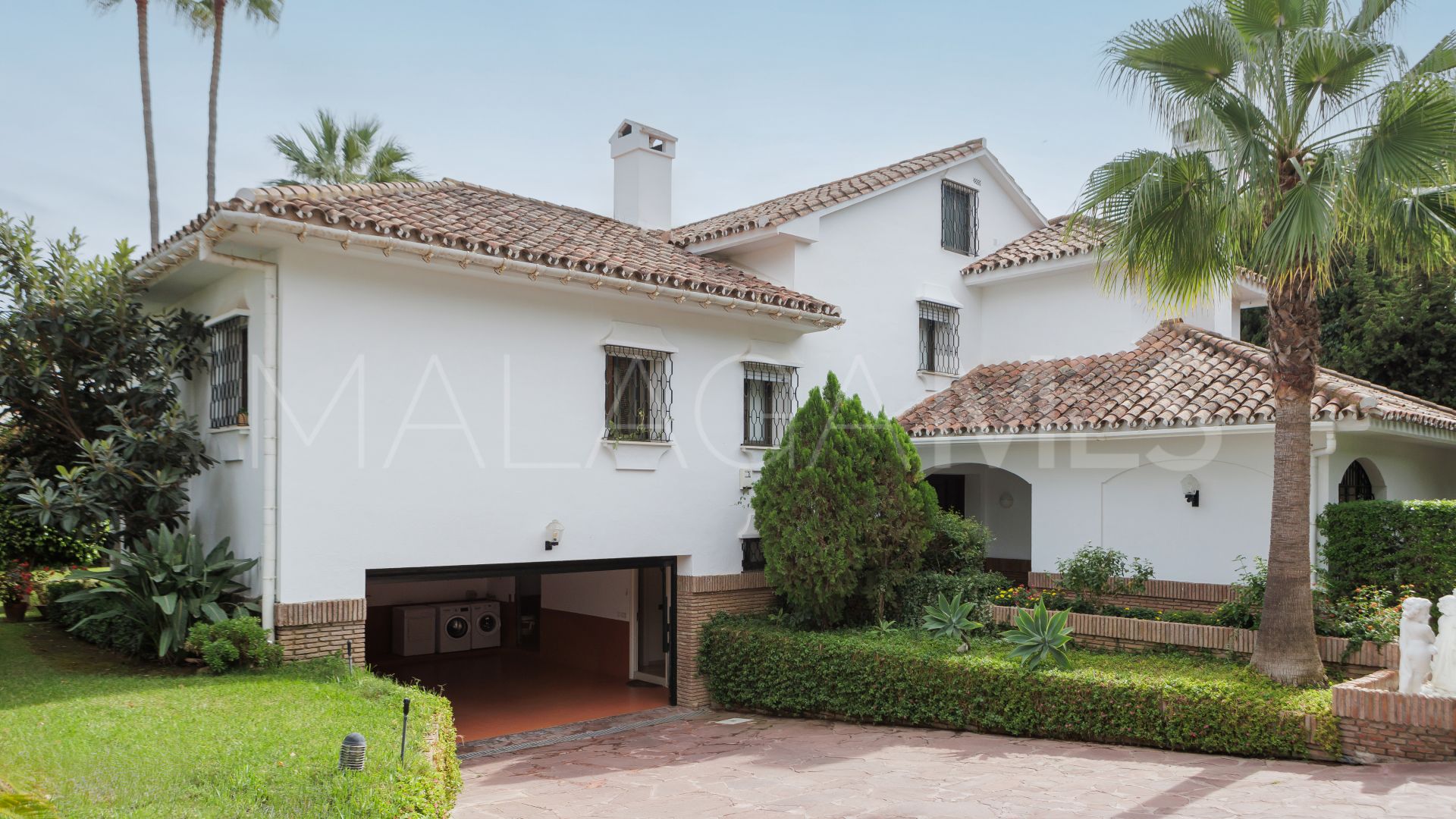 Villa for sale in Los Monteros Playa