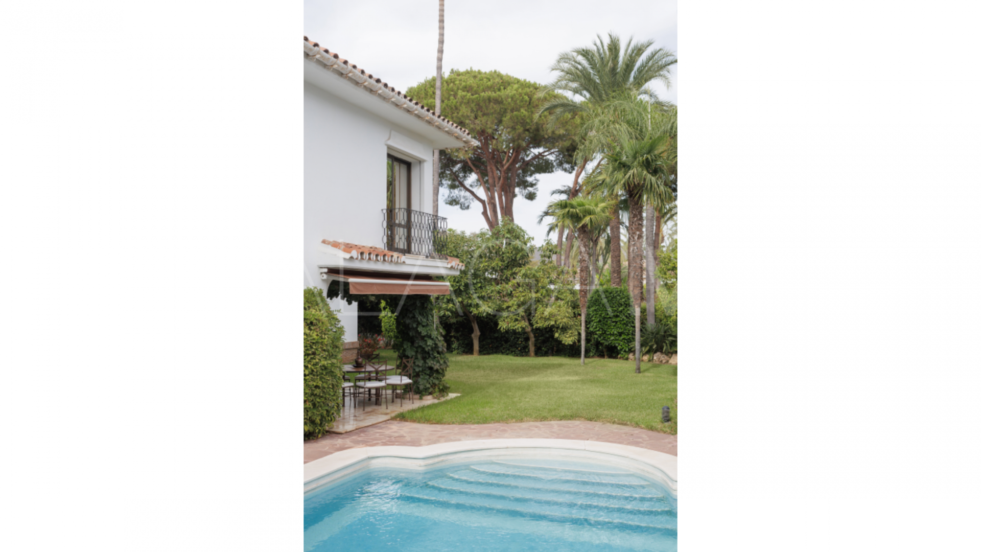 Villa for sale in Los Monteros Playa